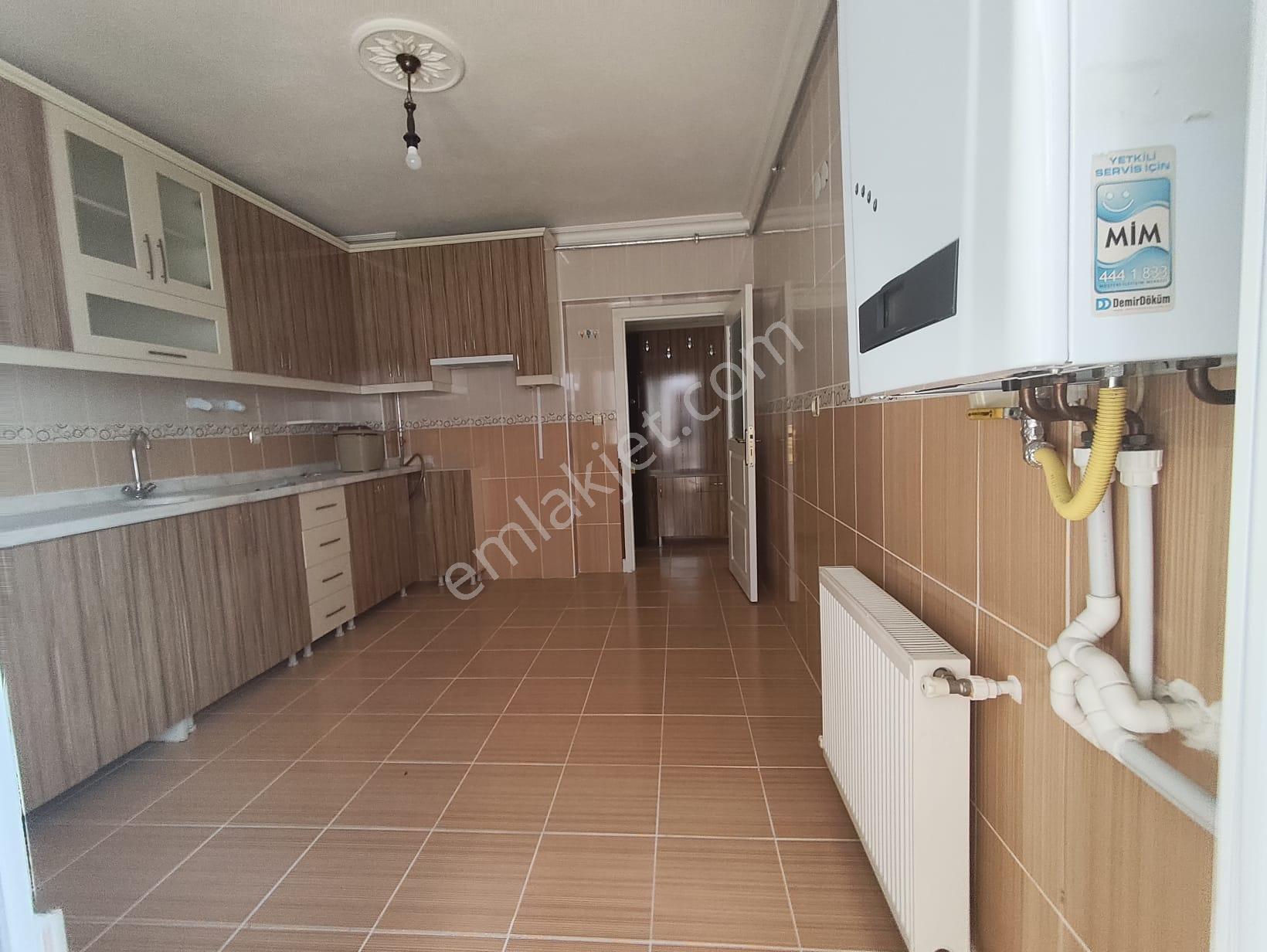 Yılmaz Gayrimenkul'den 130m2 2. Ara Kat Ön Cephe Full Yapılı Satılık Daire - Görsel 32