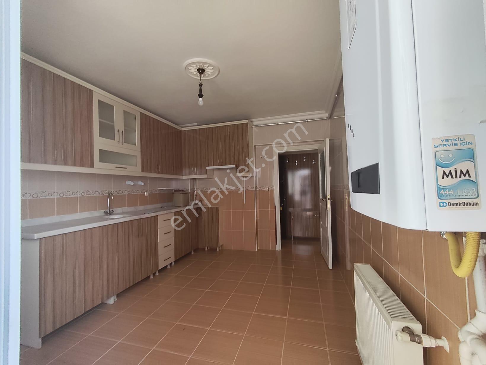 Yılmaz Gayrimenkul'den 130m2 2. Ara Kat Ön Cephe Full Yapılı Satılık Daire - Görsel 16
