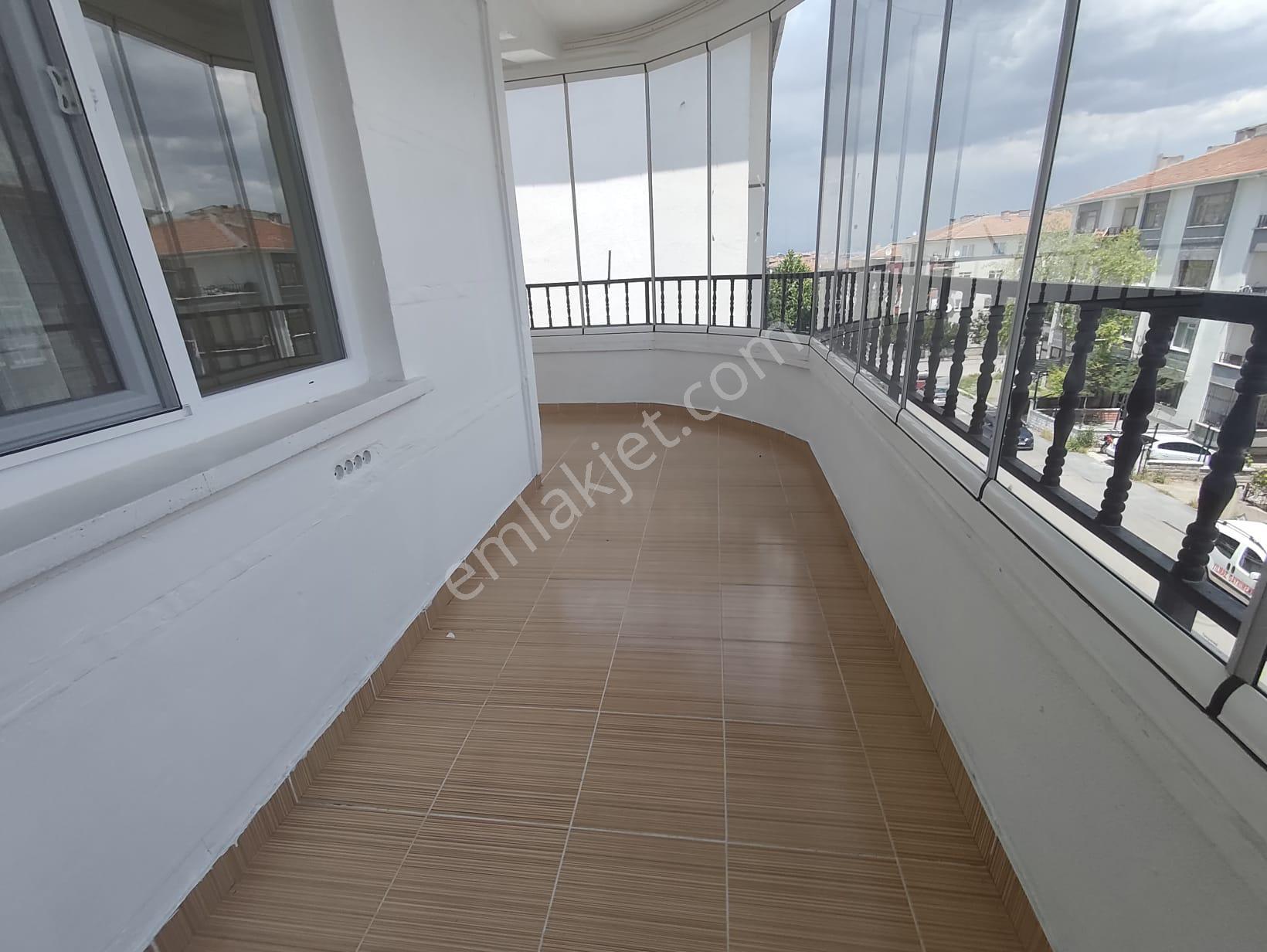 Yılmaz Gayrimenkul'den 130m2 2. Ara Kat Ön Cephe Full Yapılı Satılık Daire - Görsel 23