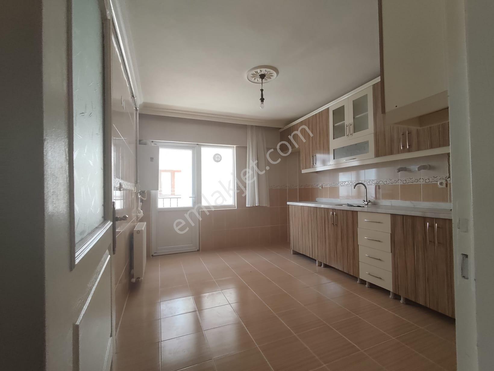Yılmaz Gayrimenkul'den 130m2 2. Ara Kat Ön Cephe Full Yapılı Satılık Daire - Görsel 31