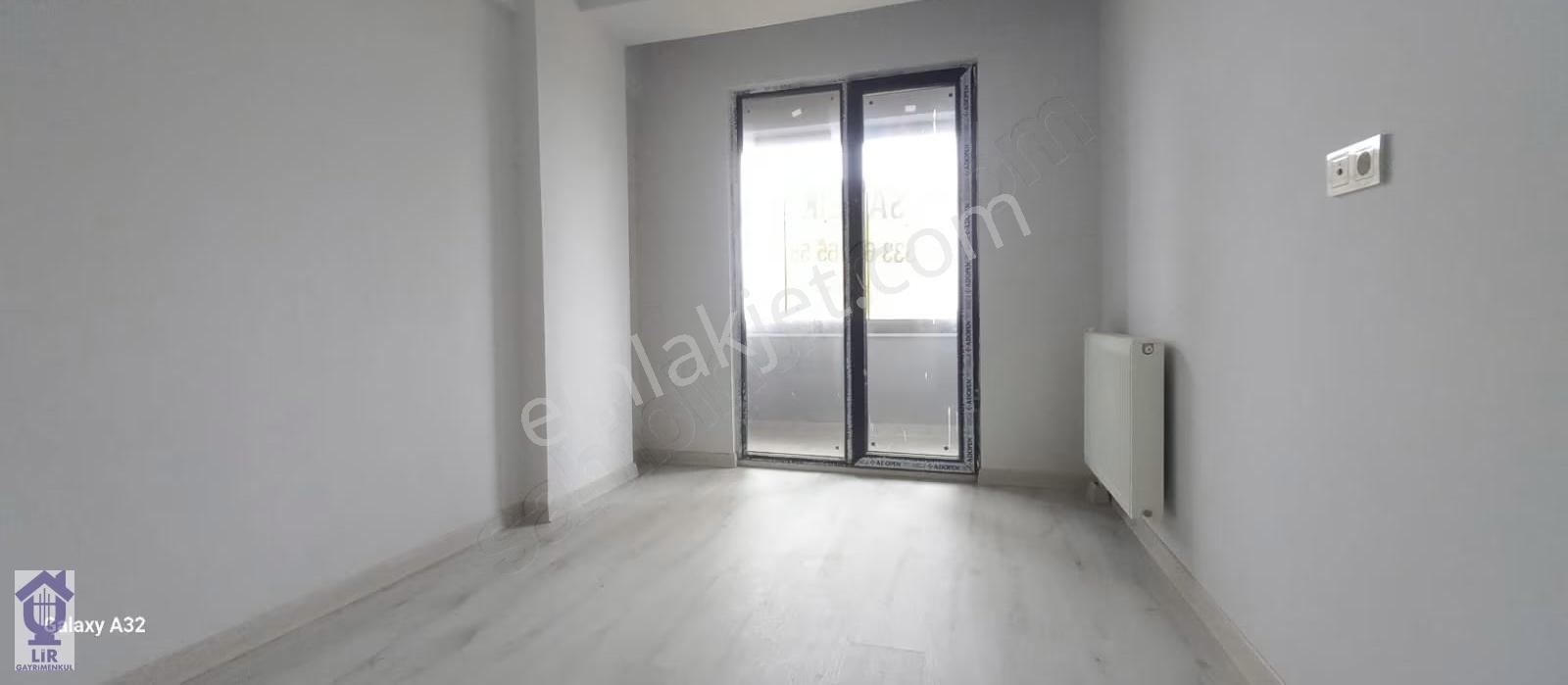 Lir Den Sarılar Yolun Da Balkonlu Satılık1+1 Daire - Görsel 25