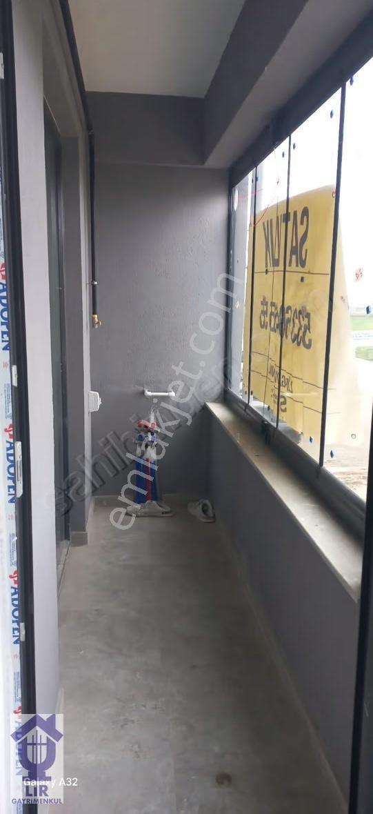 Lir Den Sarılar Yolun Da Balkonlu Satılık1+1 Daire - Görsel 30