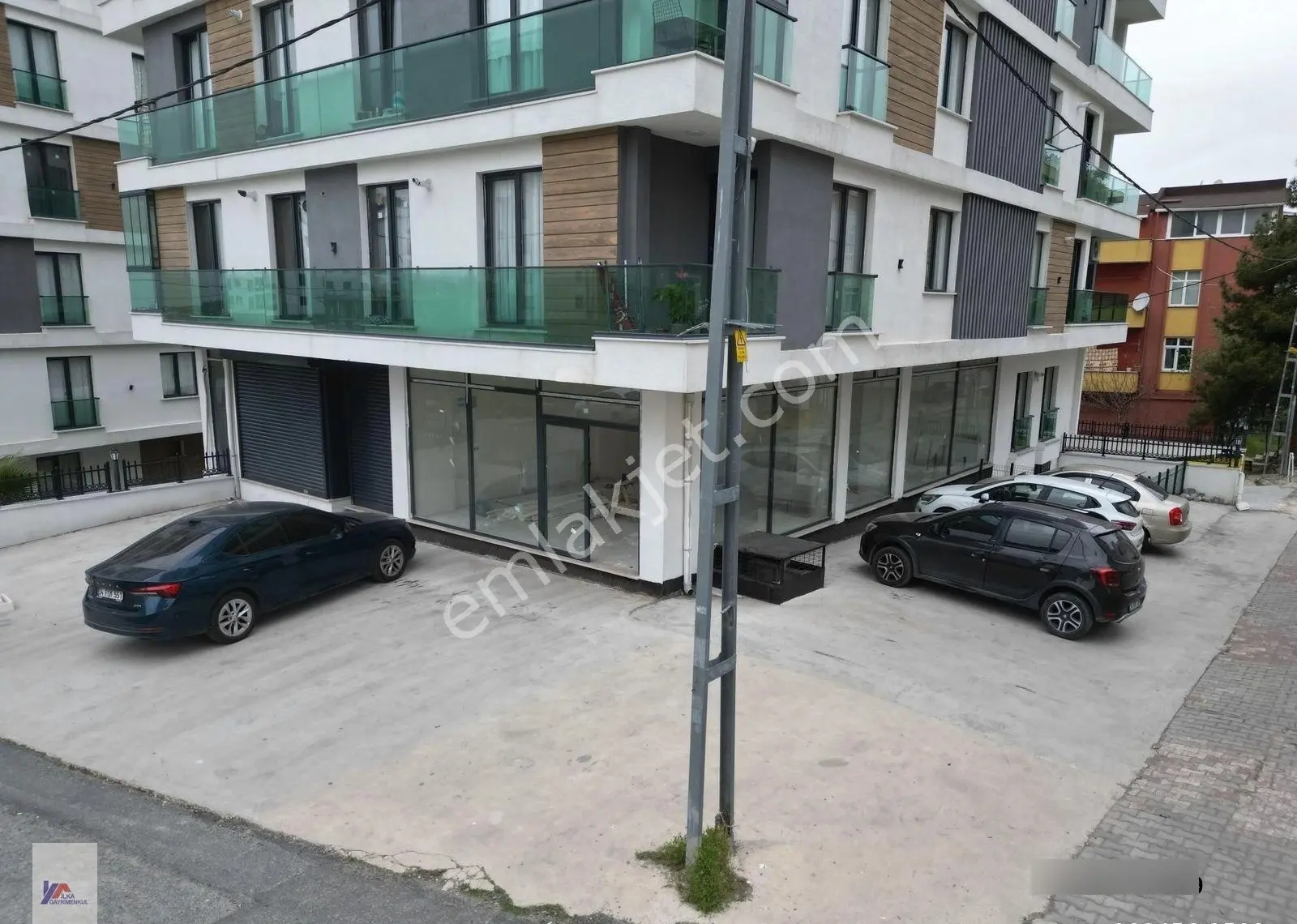 Beylikdüzü Satılık Muhteşem 2 Katlı Kullanışlı Köşe 150m2 Dükkan