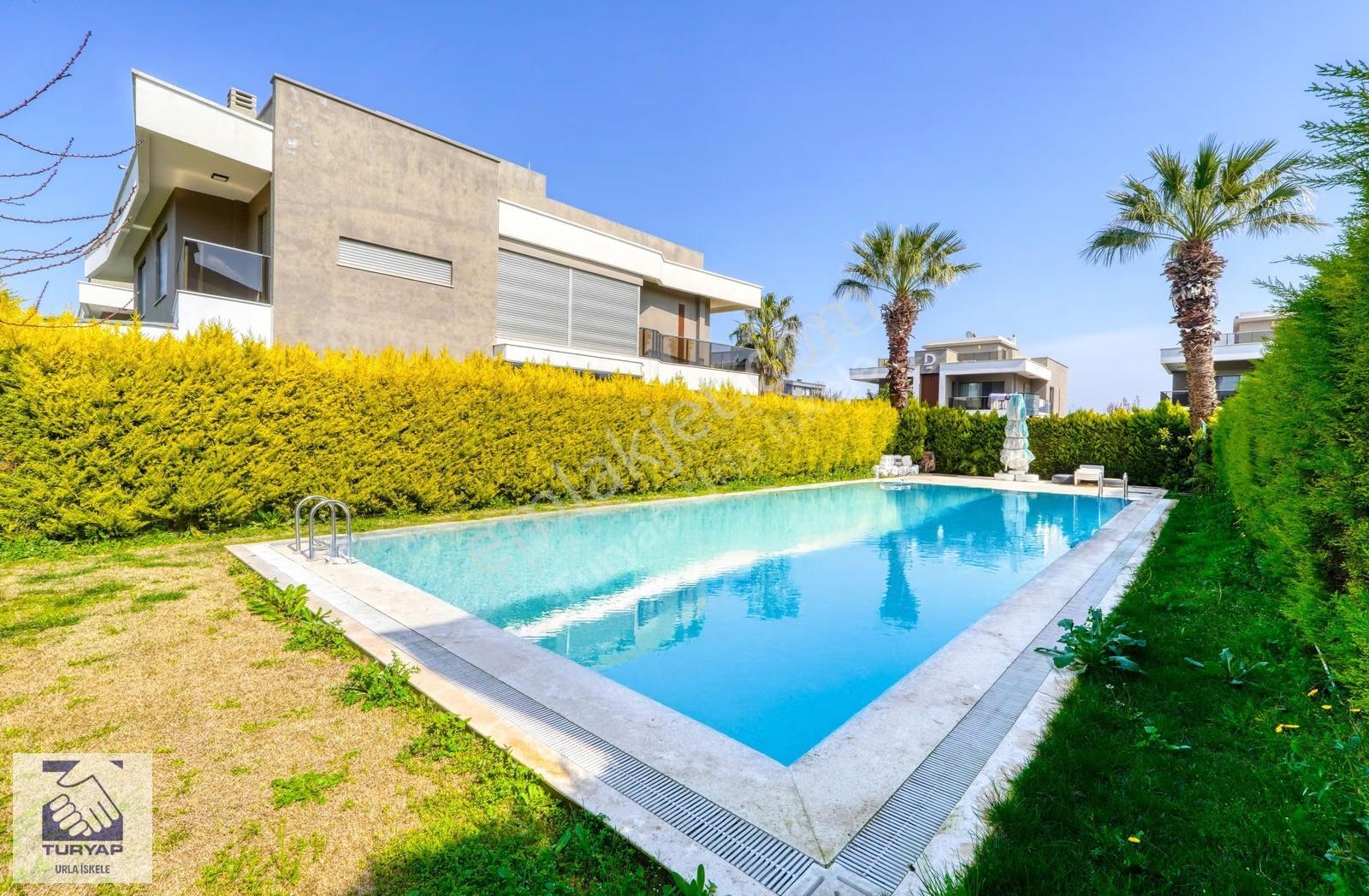 Urla Atatürk Mah.giriş Katında Yatak Odalı Müstakil Villa - Görsel 24
