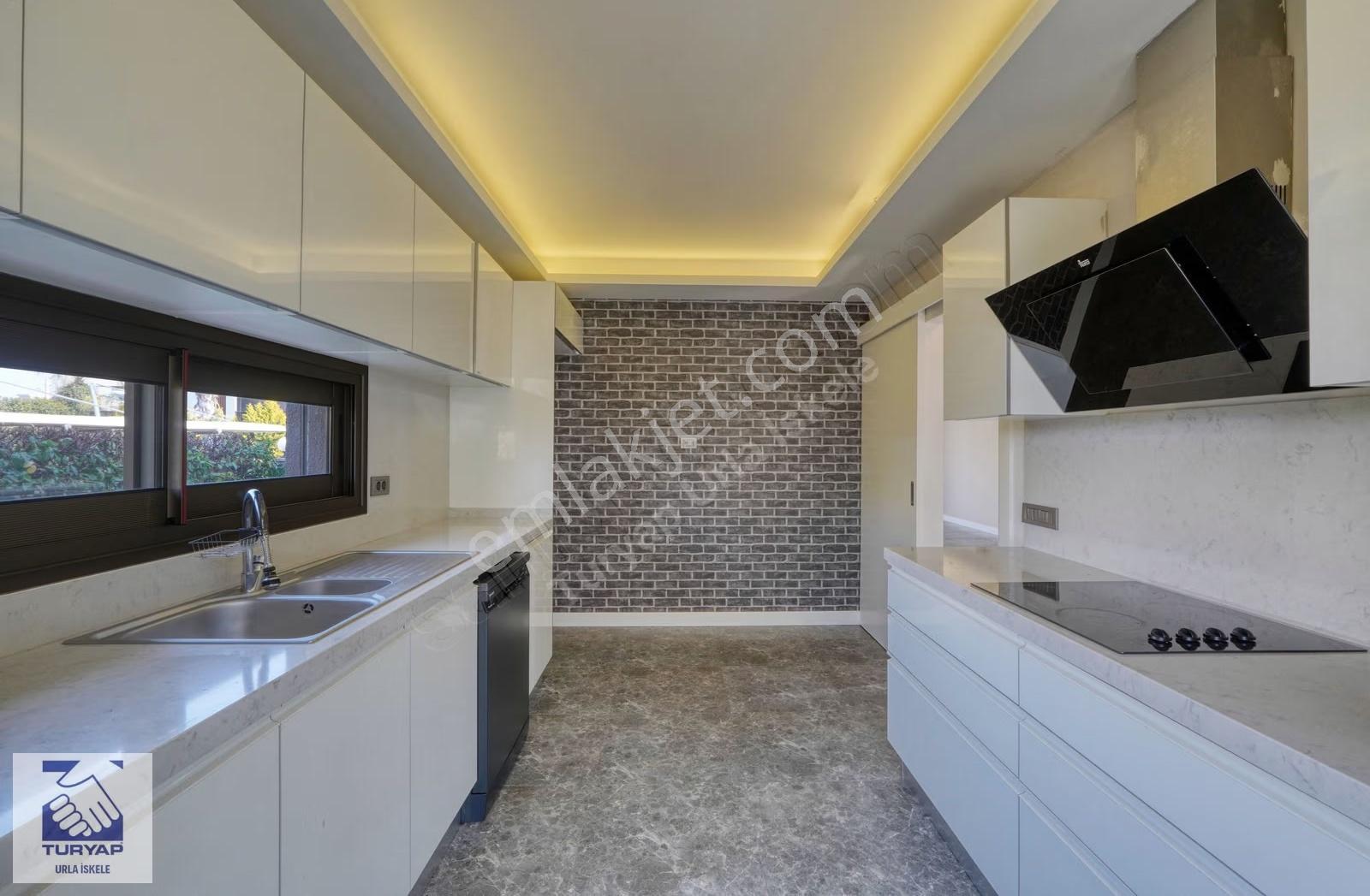 Urla Atatürk Mah.giriş Katında Yatak Odalı Müstakil Villa - Görsel 2