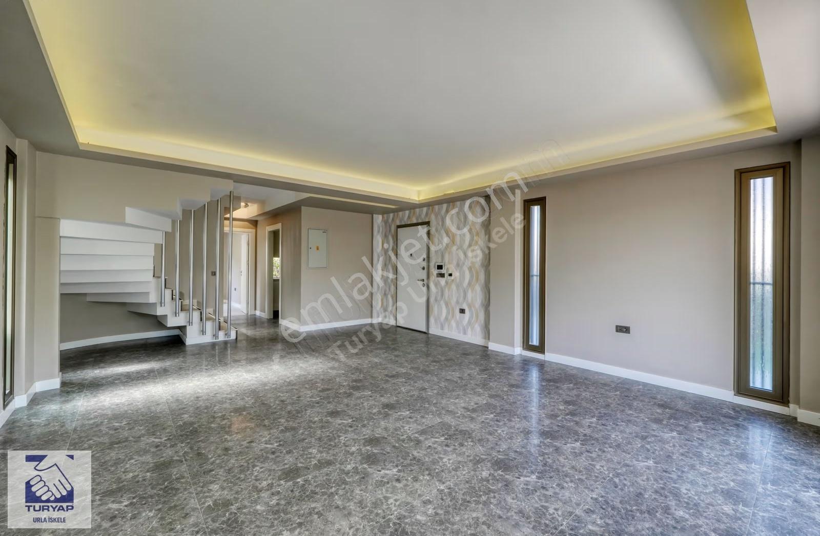 Urla Atatürk Mah.giriş Katında Yatak Odalı Müstakil Villa - Görsel 14