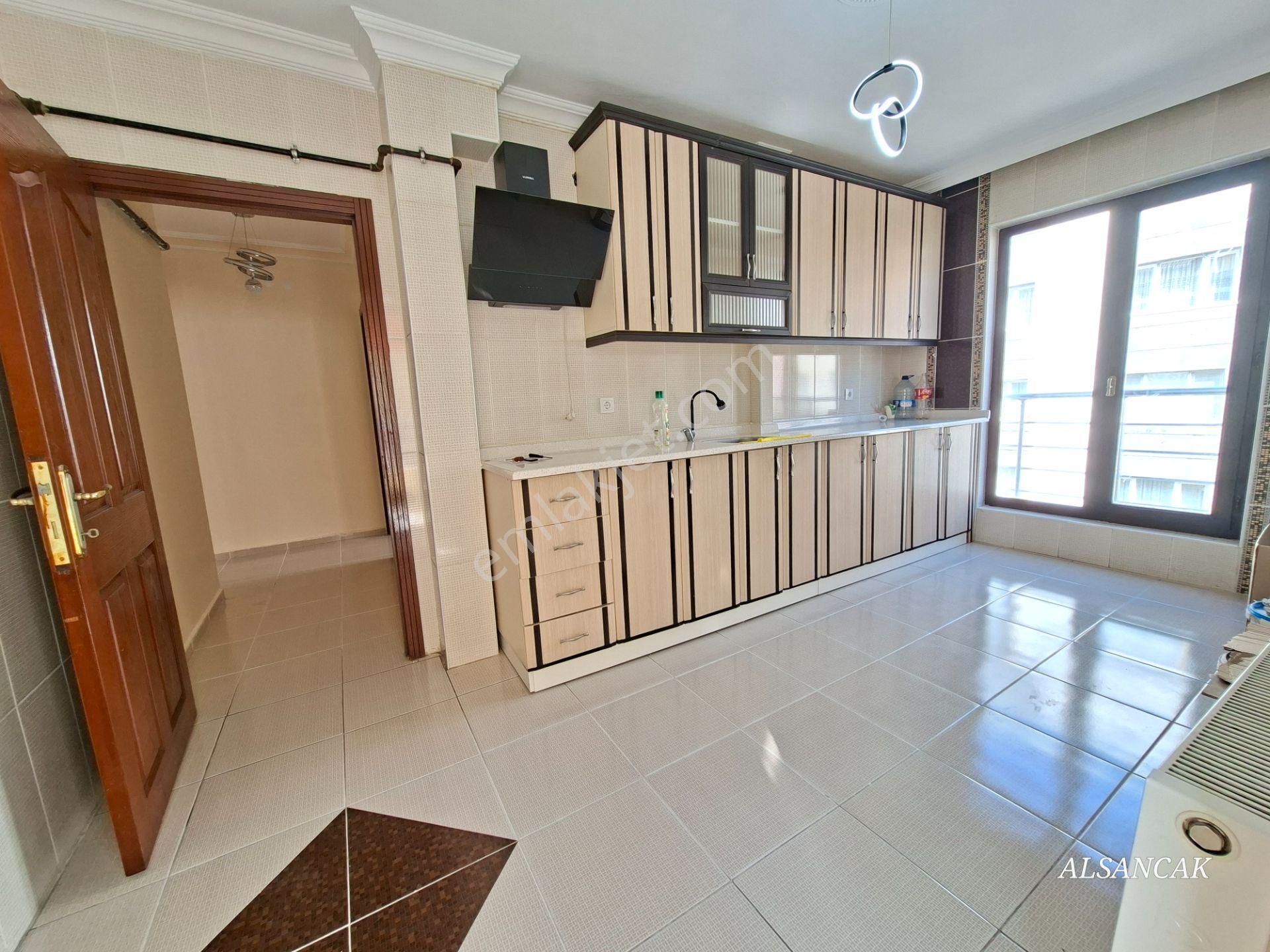 Alsancak Mahallesinde 3+1 Orta Kat Ön Cephe Yapılı Kiralık Daire - Görsel 3