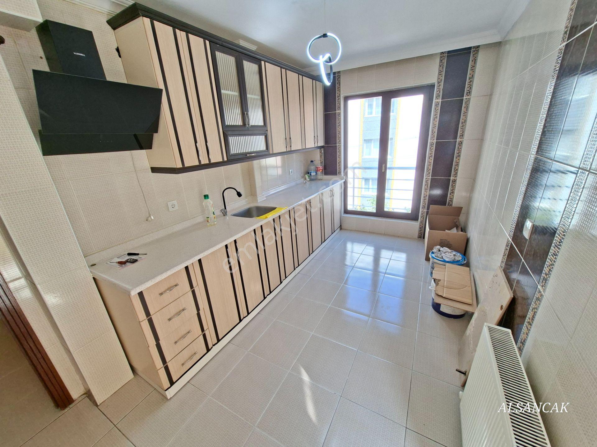 Alsancak Mahallesinde 3+1 Orta Kat Ön Cephe Yapılı Kiralık Daire - Görsel 2