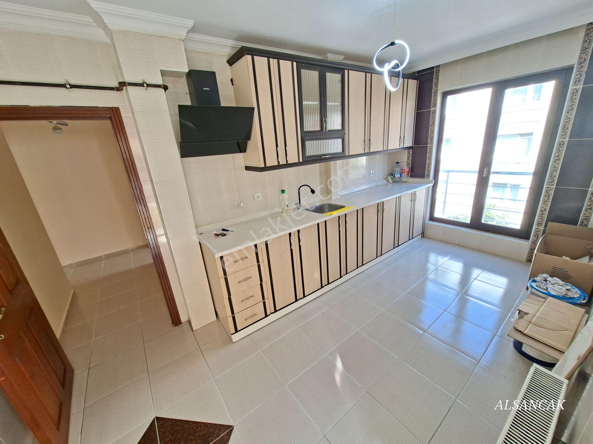 Alsancak Mahallesinde 3+1 Orta Kat Ön Cephe Yapılı Kiralık Daire