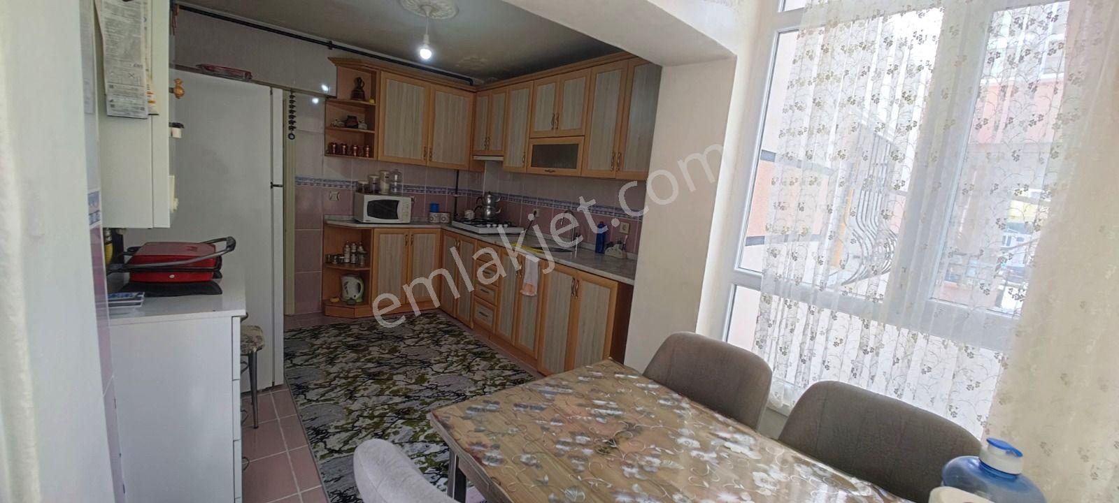 Yılmaz Gayrimenkul'den Ful Yapılı Masrafsız Genış 14 Yıllık Satılık 3+1 Daıre - Görsel 9