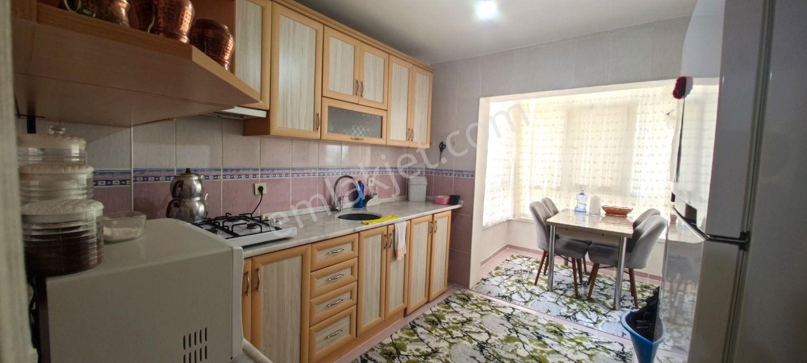 Yılmaz Gayrimenkul'den Ful Yapılı Masrafsız Genış 14 Yıllık Satılık 3+1 Daıre - Görsel 18