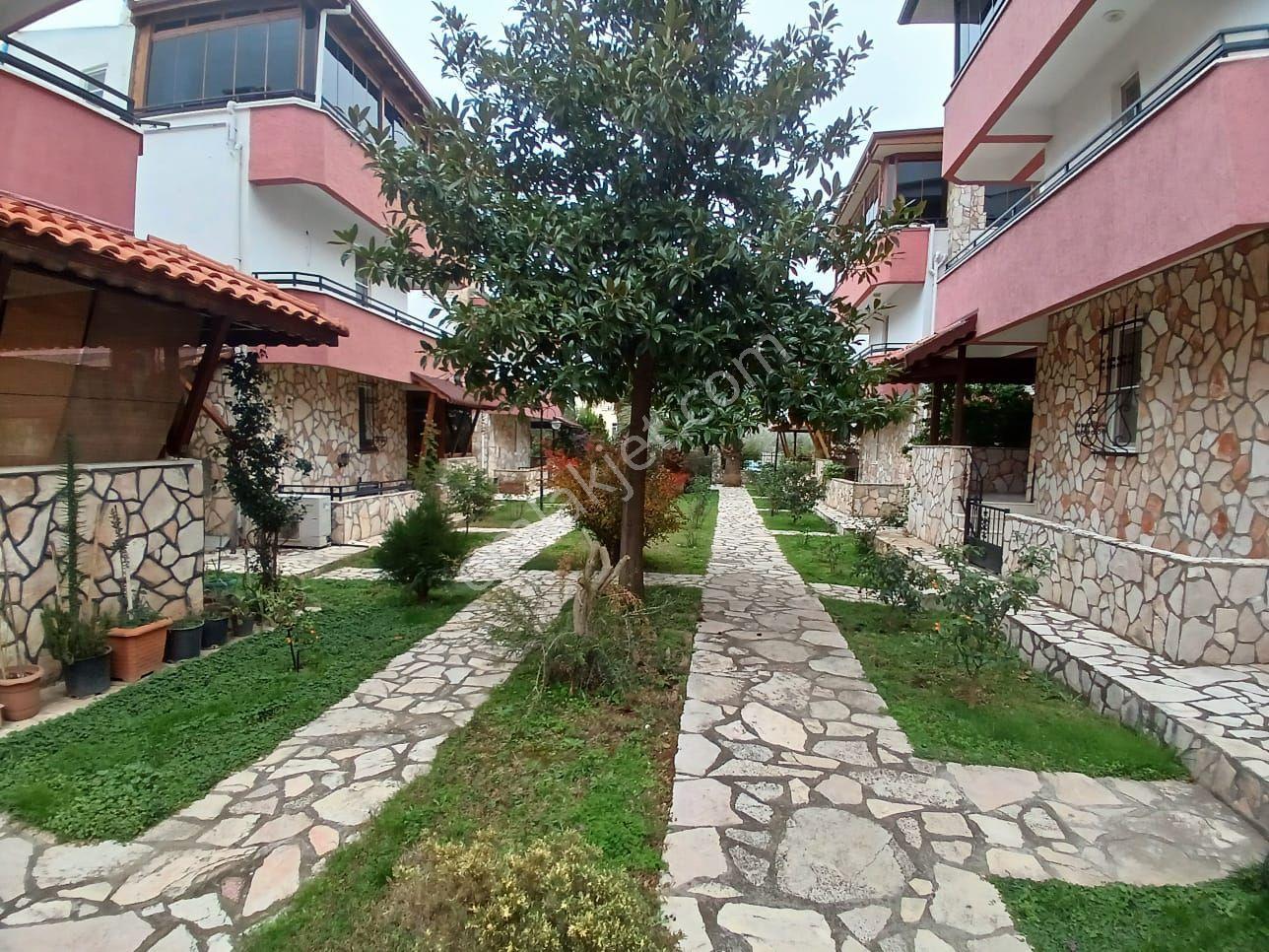 Eu Gayrimenkul'den Yolun Deniz Tarafında Site İçinde Tripleks Kiralık Villa - Görsel 26
