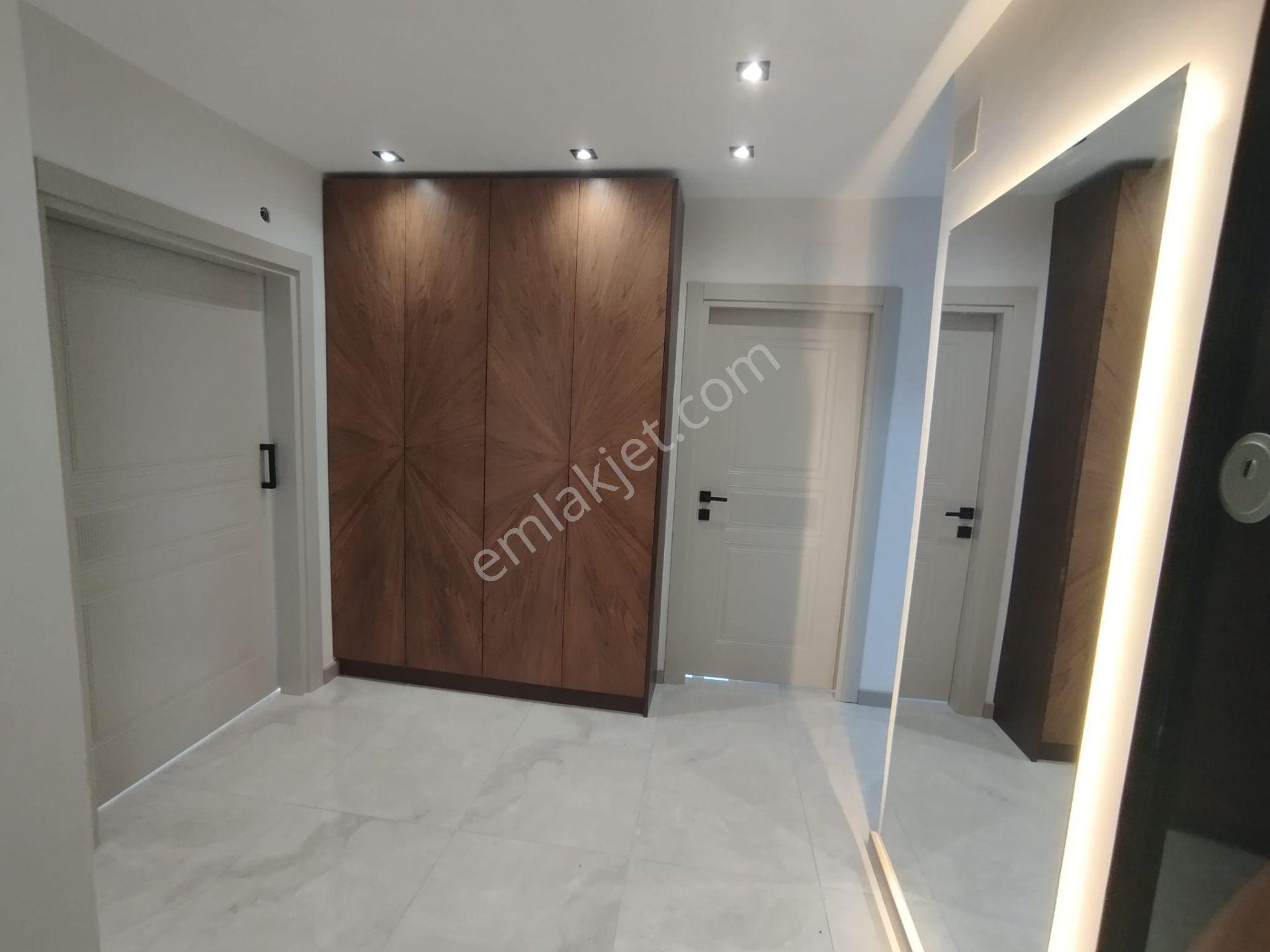 Kenan Evren Bulvarına Yakın Sitede 4+1 Giyinme Odalı 2 Banyolu Lüks Daire - Görsel 12