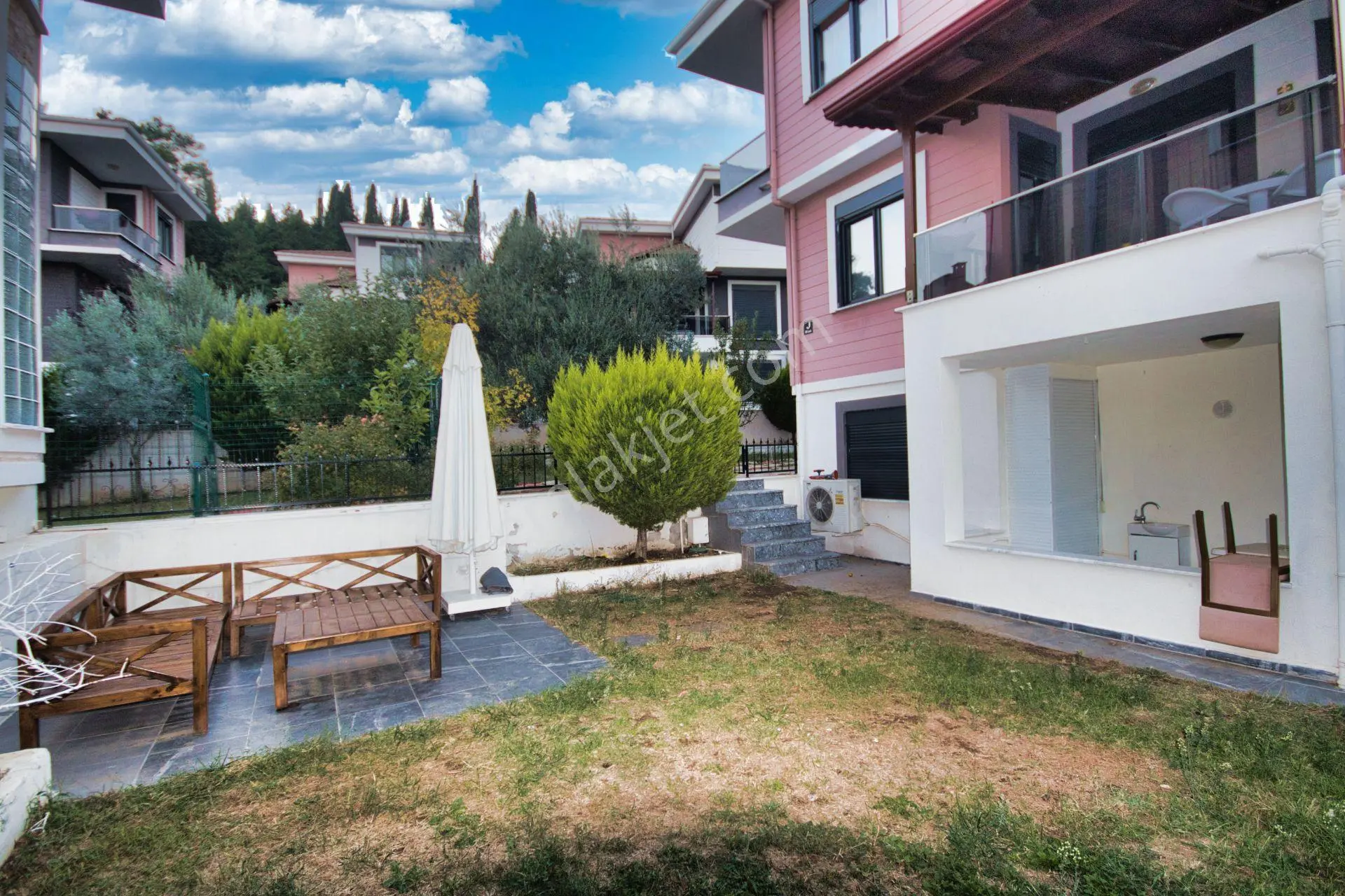 Aktif'ten Altınoluk'ta Satılık Giyinme Odalı Lüx Tasarımlı 4+2 Müstakil Ev - Görsel 34