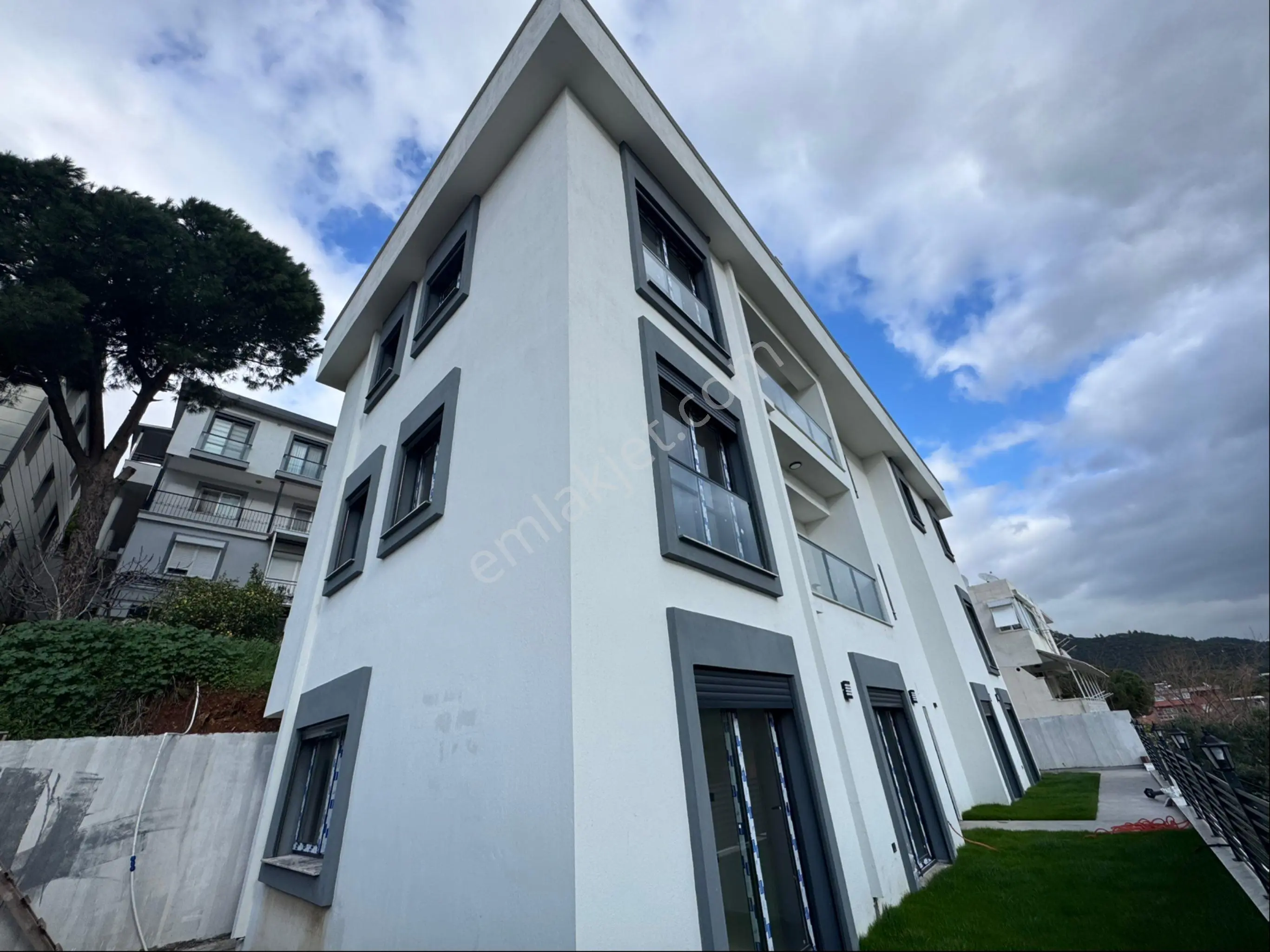 İzmir Menderes Gümüldür’de, Merkezi Konumda Satılık 2+1 Ferah Daire - Görsel 2