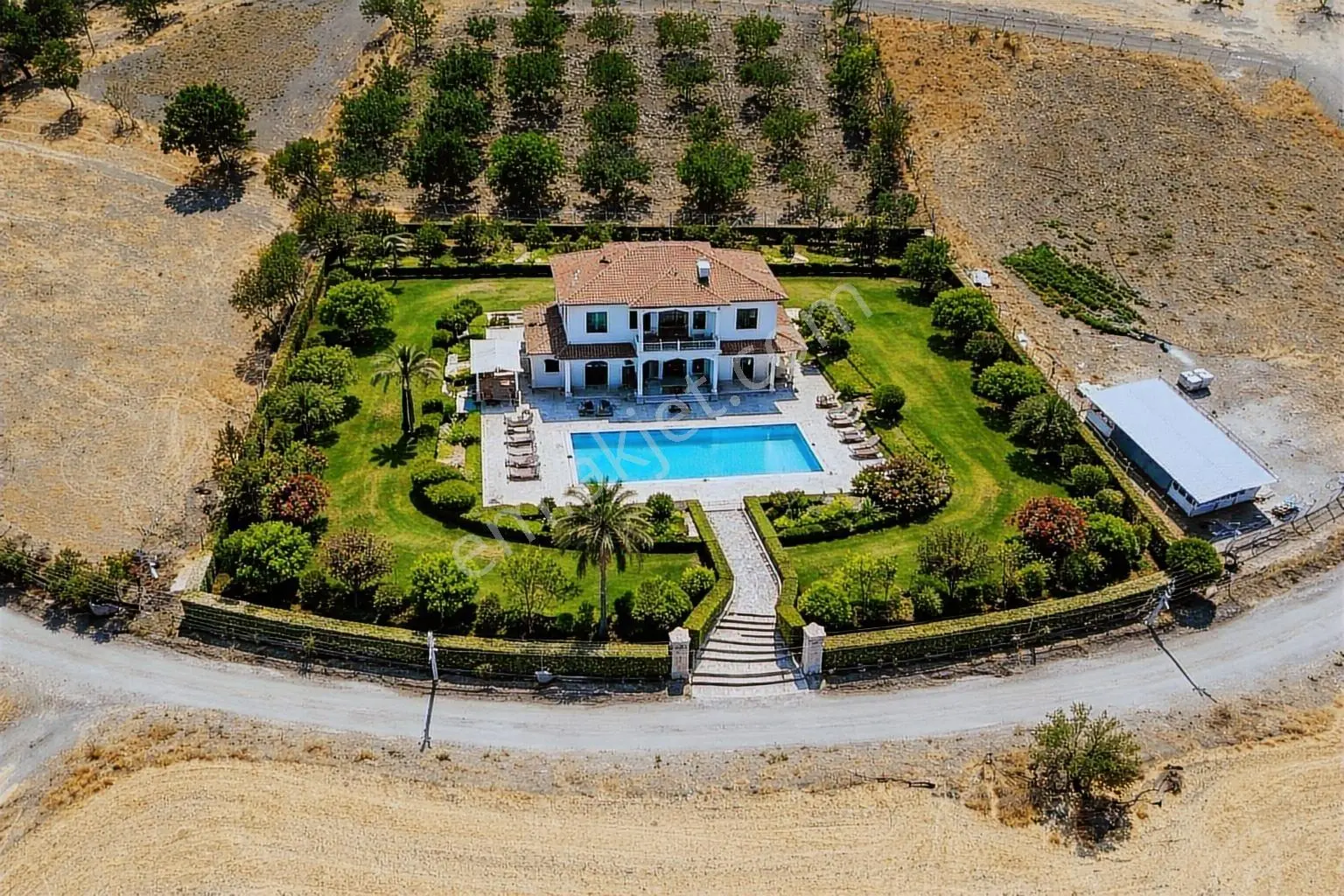 Konut Emlakdan Muhteşem Fırsat !!! Satılık 2.565 M2 Bağ Yeri
