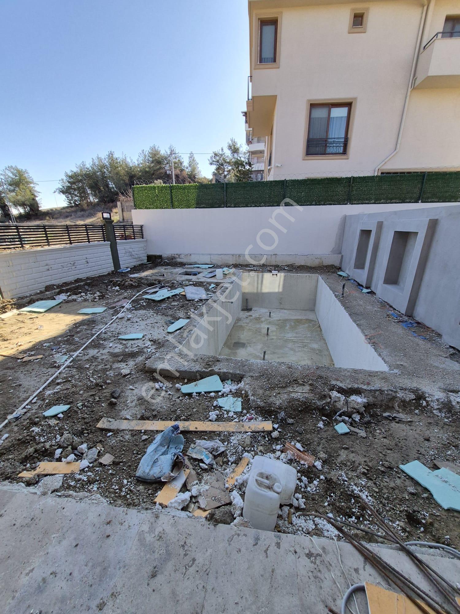 4+1 Çınarlı Tripleks Sıfır Villa 3balkon Havuz 200m2 Otopark 300m Arsa Teras G.oda 2banyo Barbekü - Görsel 6