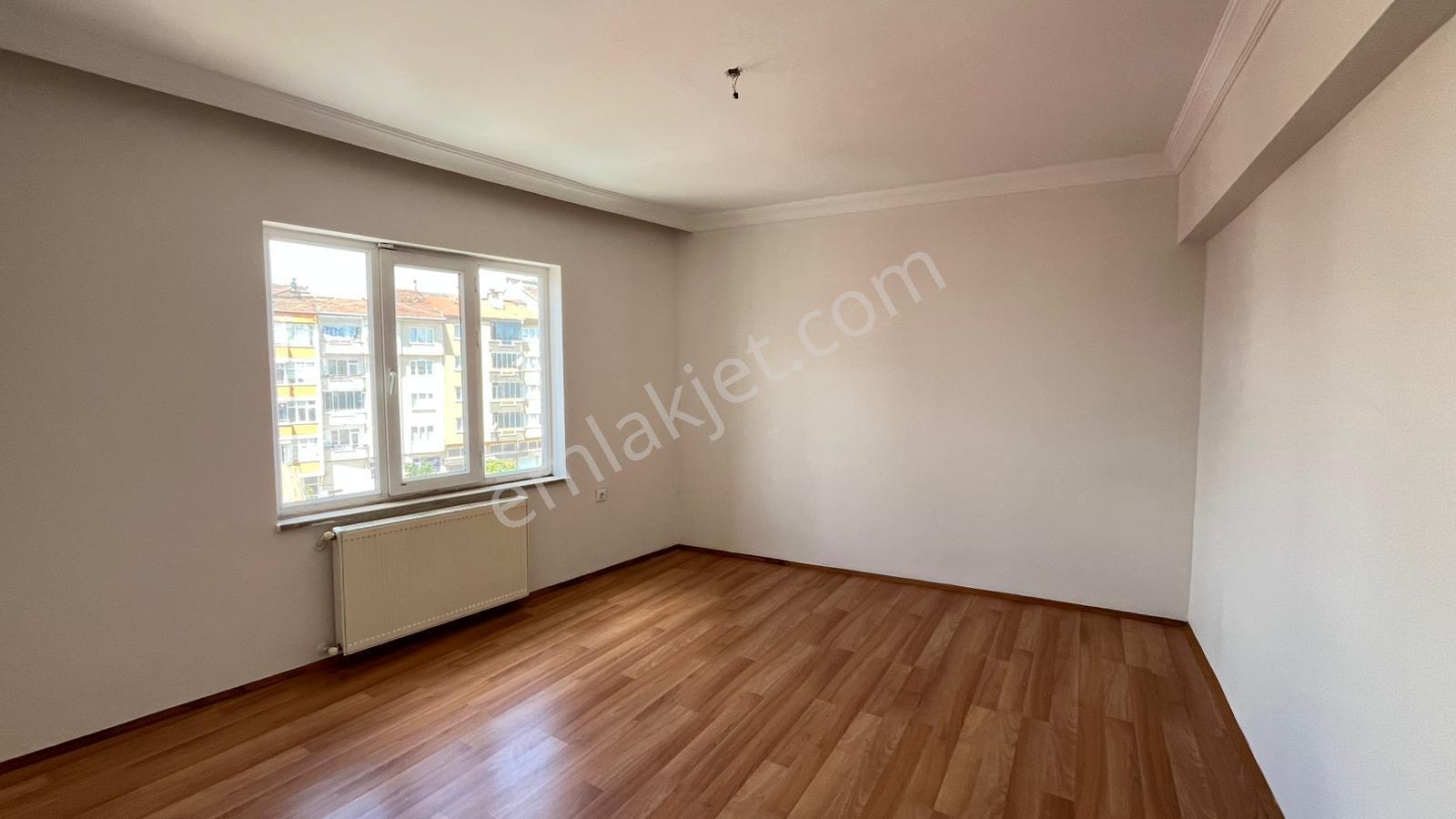 Konut Emlaktan Merkezi Lokasyonda Kiralık 3+1 140m2 Daire - Görsel 13