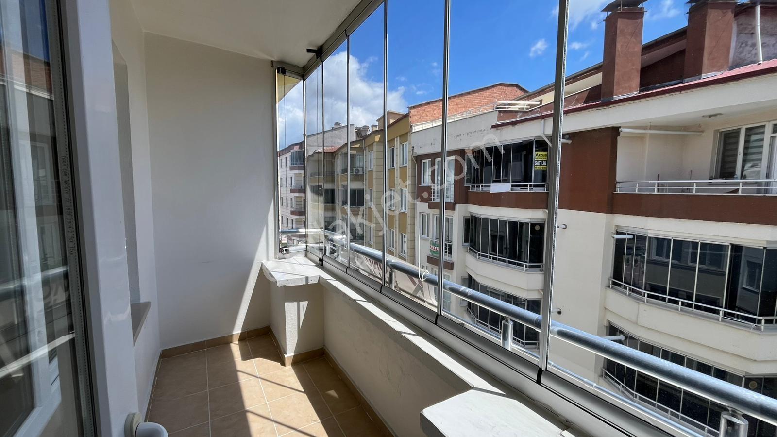 Konut Emlaktan Merkezi Lokasyonda Kiralık 3+1 140m2 Daire - Görsel 6