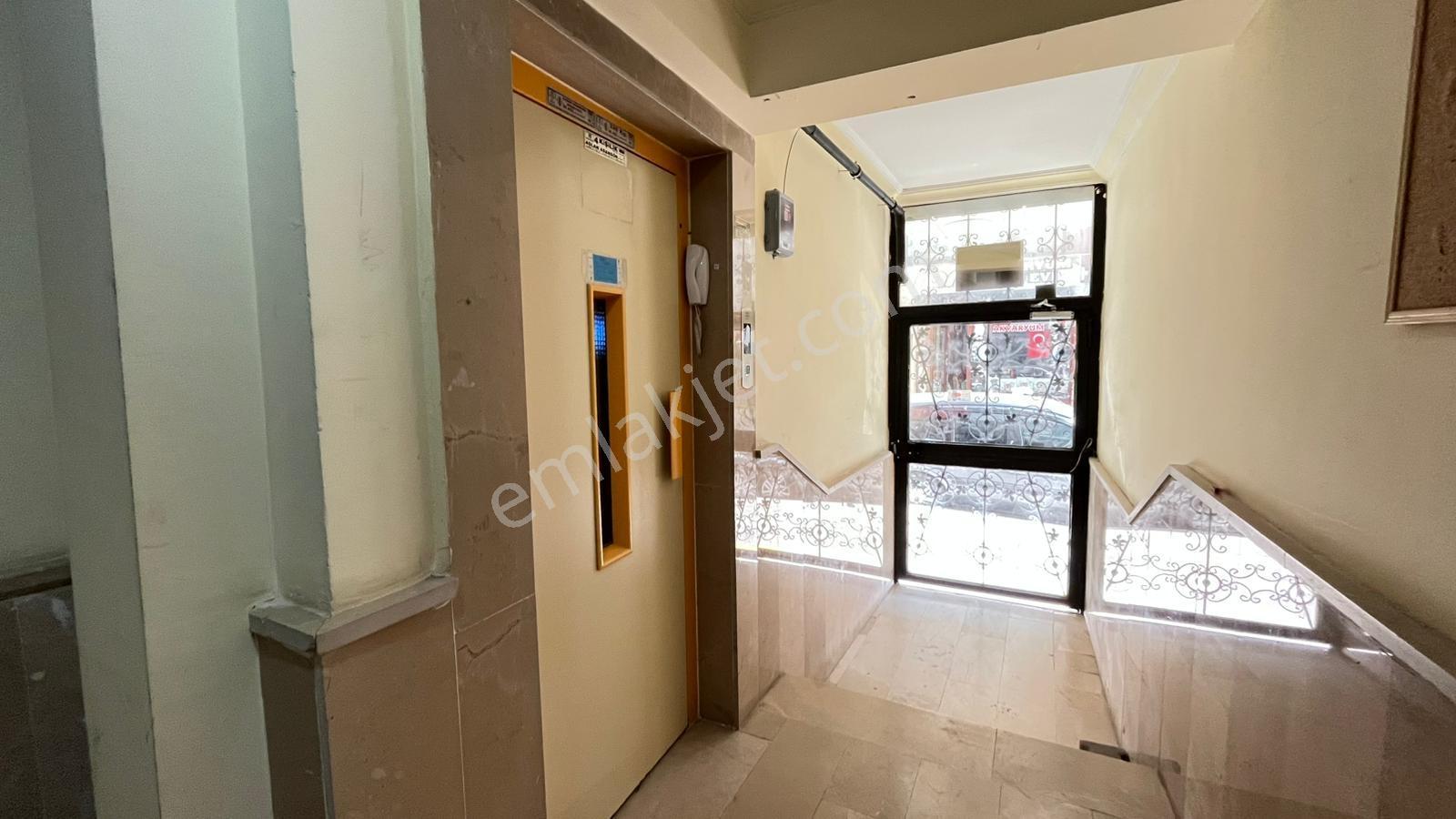 Konut Emlaktan Merkezi Lokasyonda Kiralık 3+1 140m2 Daire - Görsel 4