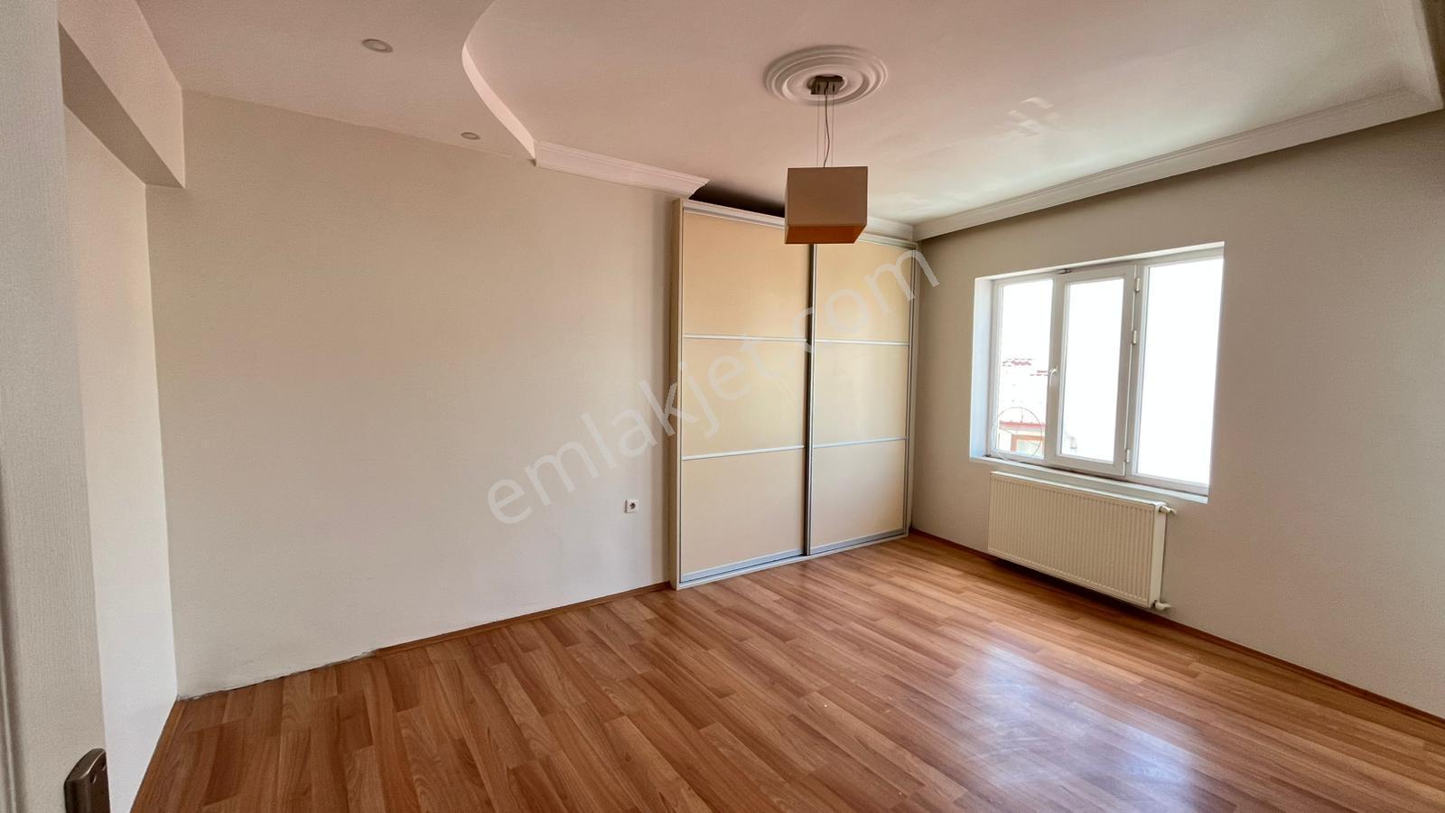 Konut Emlaktan Merkezi Lokasyonda Kiralık 3+1 140m2 Daire - Görsel 12