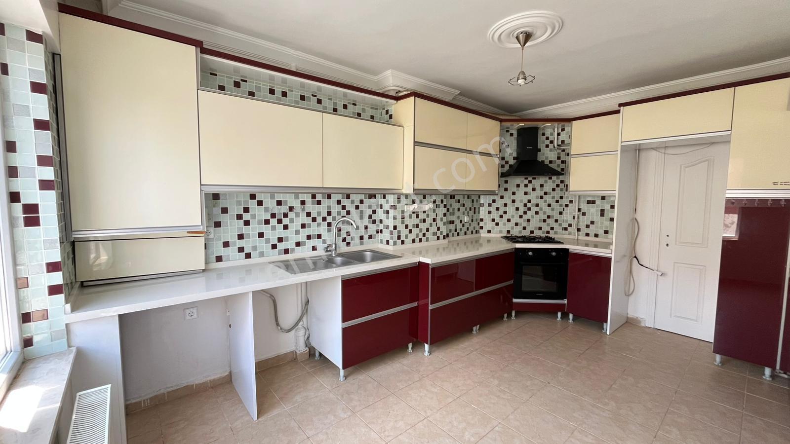 Konut Emlaktan Merkezi Lokasyonda Kiralık 3+1 140m2 Daire - Görsel 8