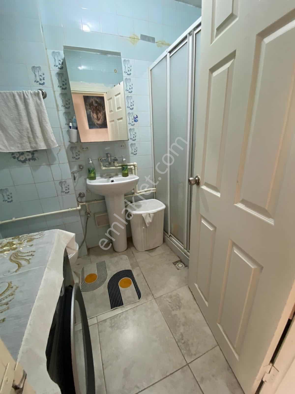 Bakırköy Kartaltepe Eski Site İçerisin De 3.kat 2+1 90m2 - Görsel 6