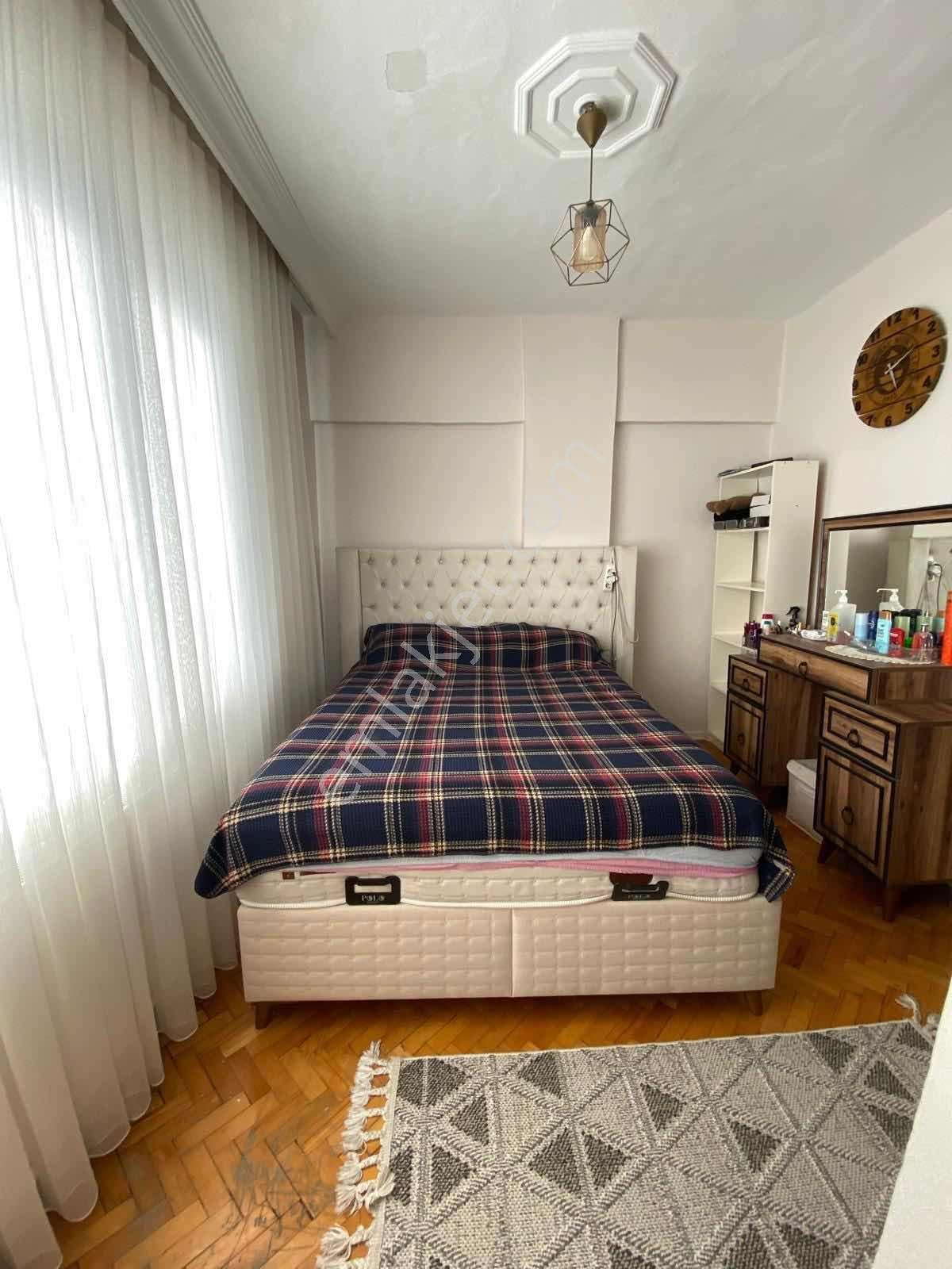 Bakırköy Kartaltepe Eski Site İçerisin De 3.kat 2+1 90m2 - Görsel 4
