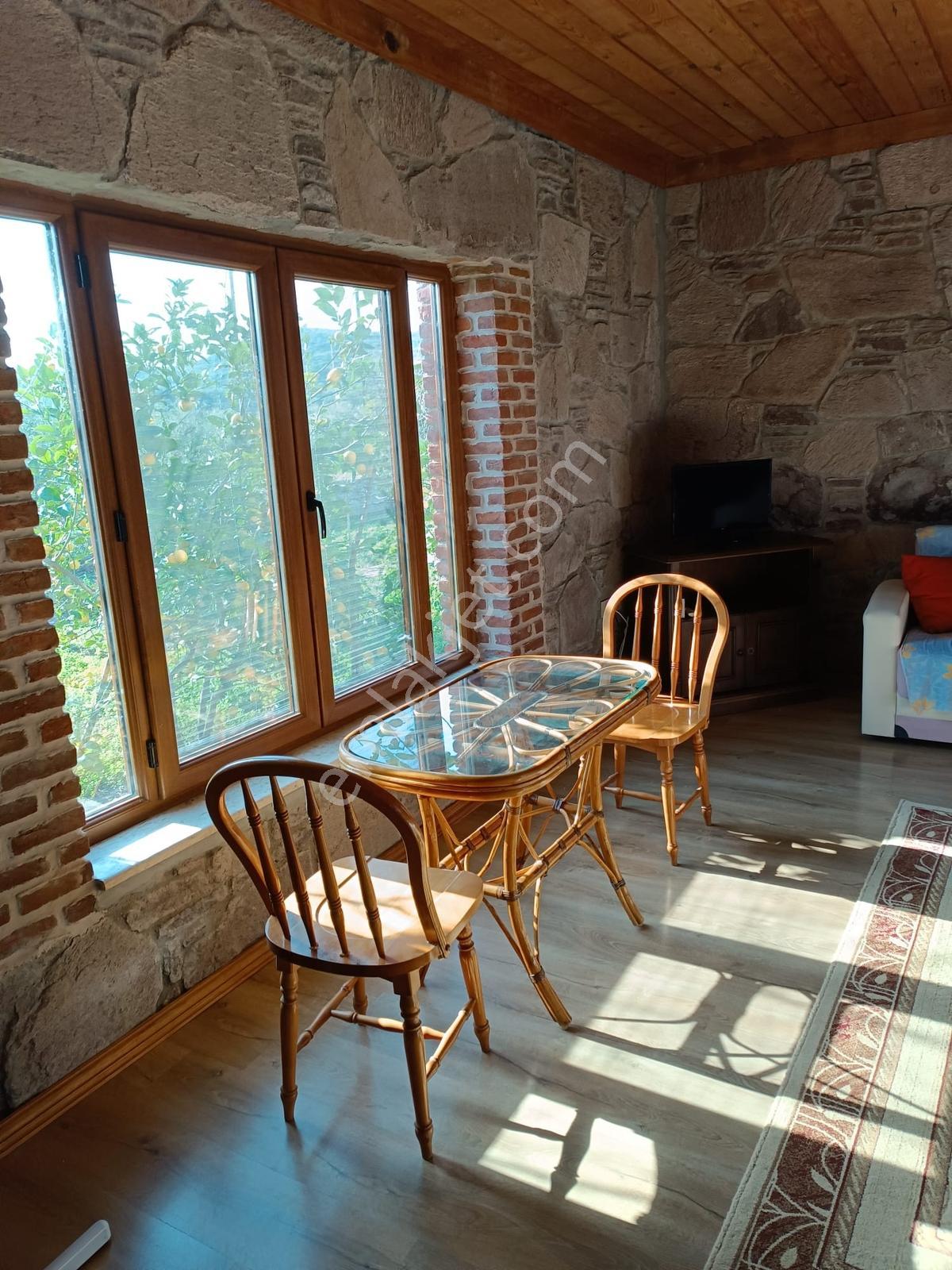 İzmir Dikili Bademlide Kiralık Müstakil Bahçeli Taş Ev - Görsel 15