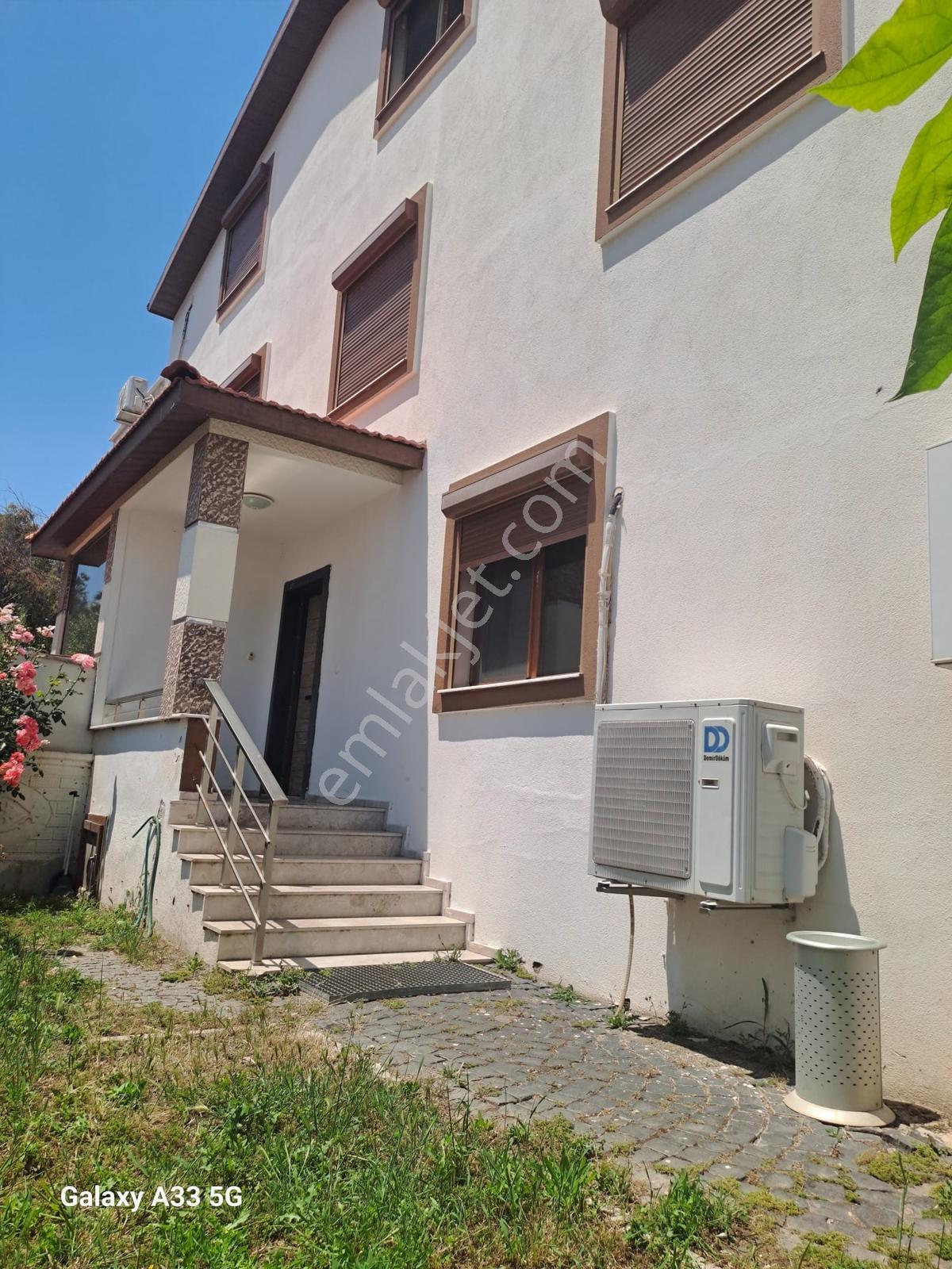 Yalı Mahallesi Ramada Karşısında | Deniz Ve Şehir Manzaralı 4+1