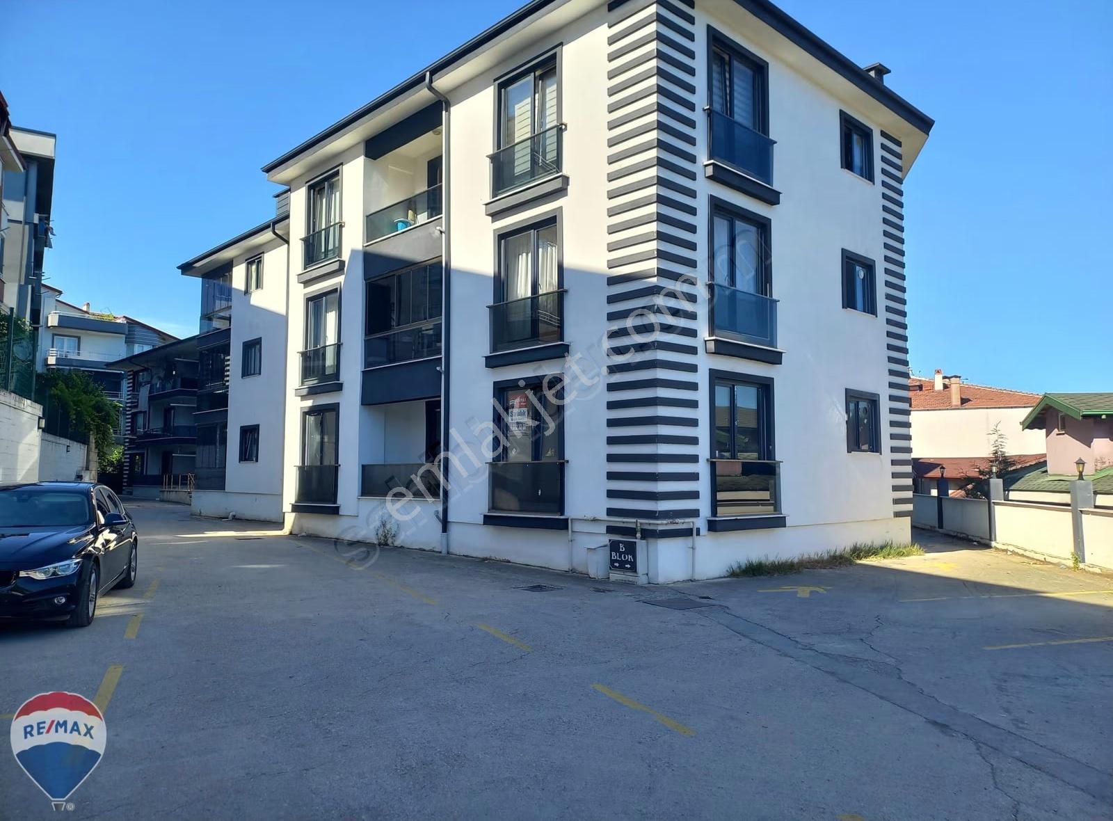 Remax Mavi-istiklal Fırtına Sit Nezih Aile Apt.geniş Yüksekgiriş - Görsel 9