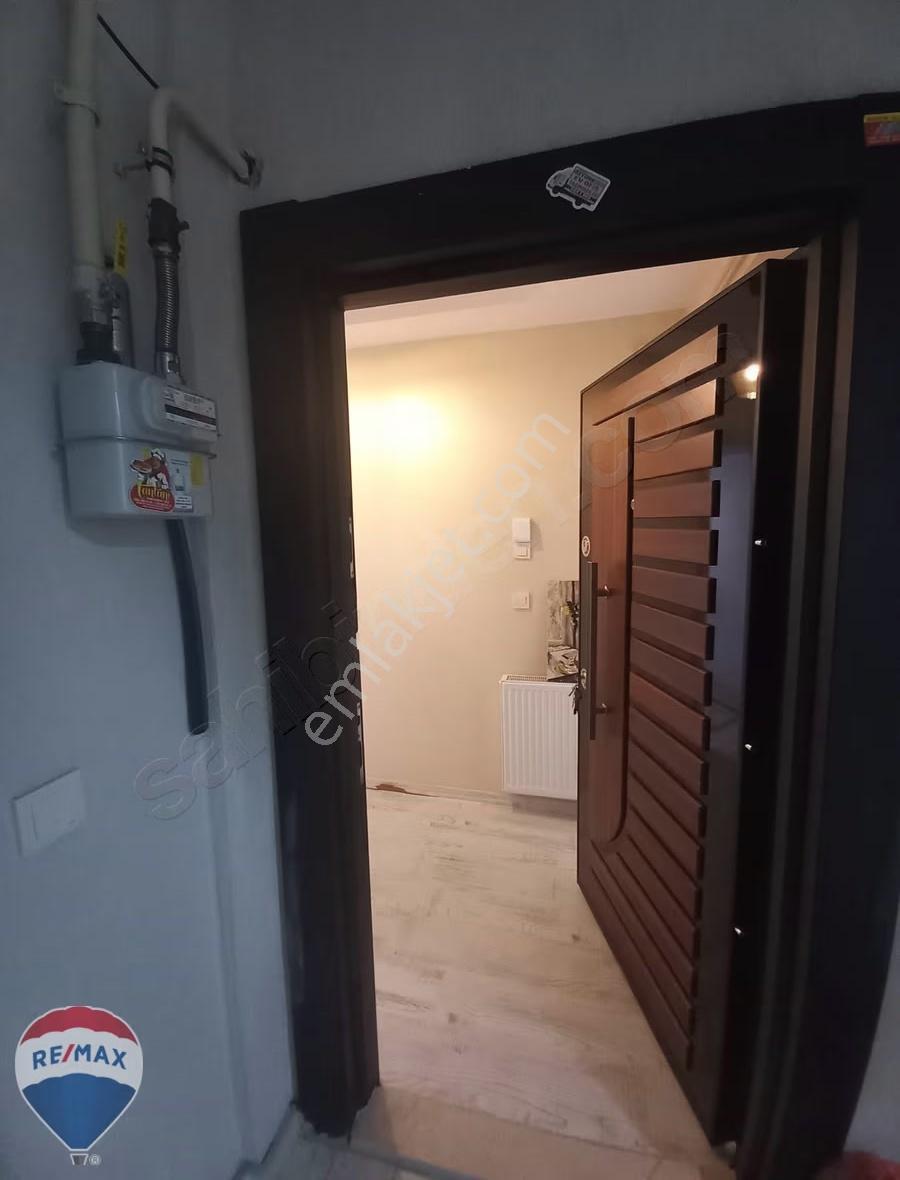 Remax Mavi-istiklal Fırtına Sit Nezih Aile Apt.geniş Yüksekgiriş - Görsel 18
