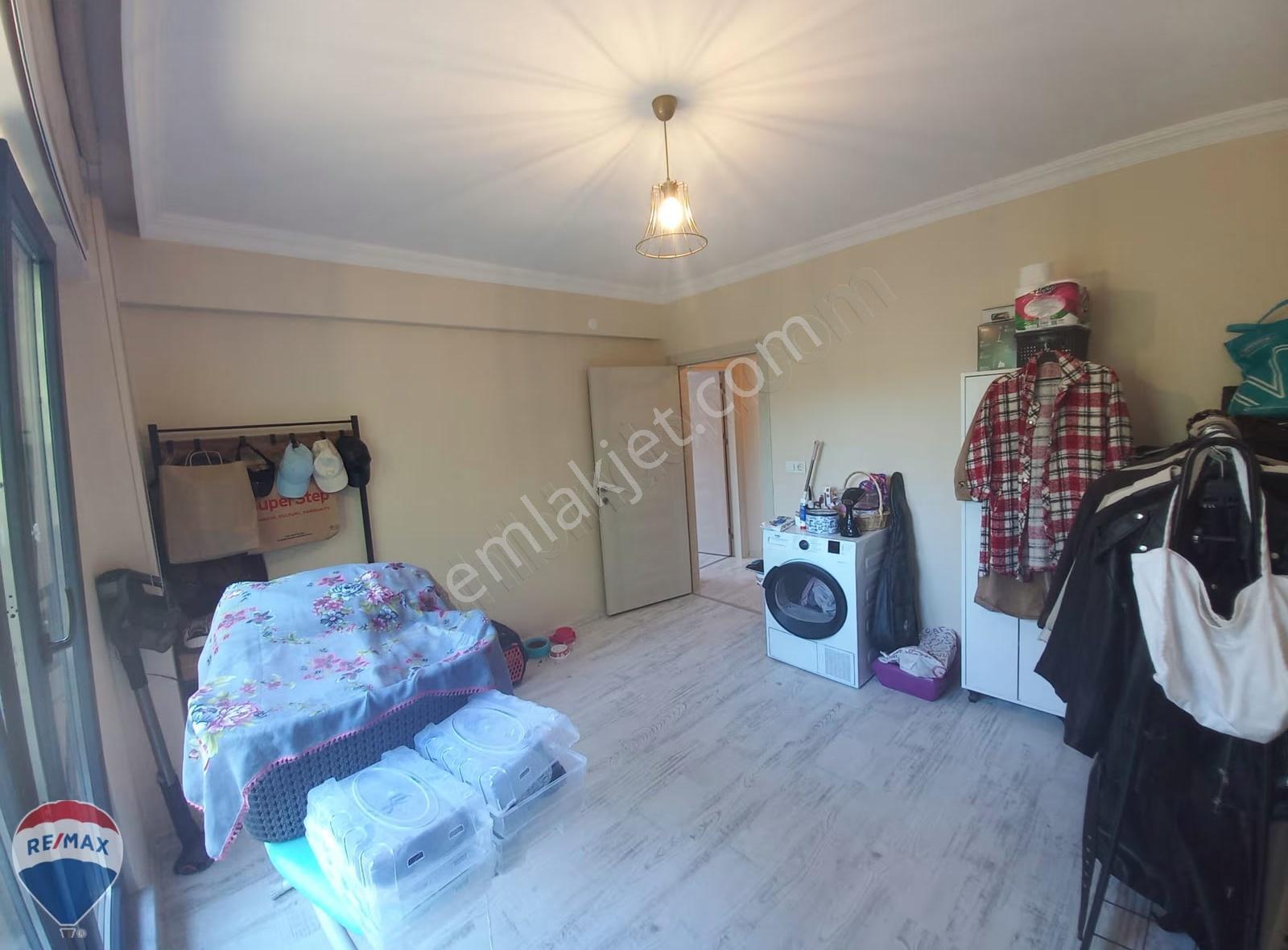 Remax Mavi-istiklal Fırtına Sit Nezih Aile Apt.geniş Yüksekgiriş - Görsel 17