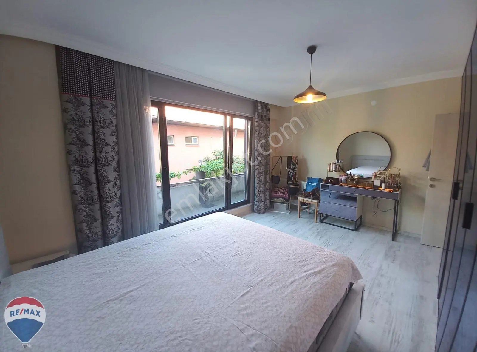 Remax Mavi-istiklal Fırtına Sit Nezih Aile Apt.geniş Yüksekgiriş - Görsel 5