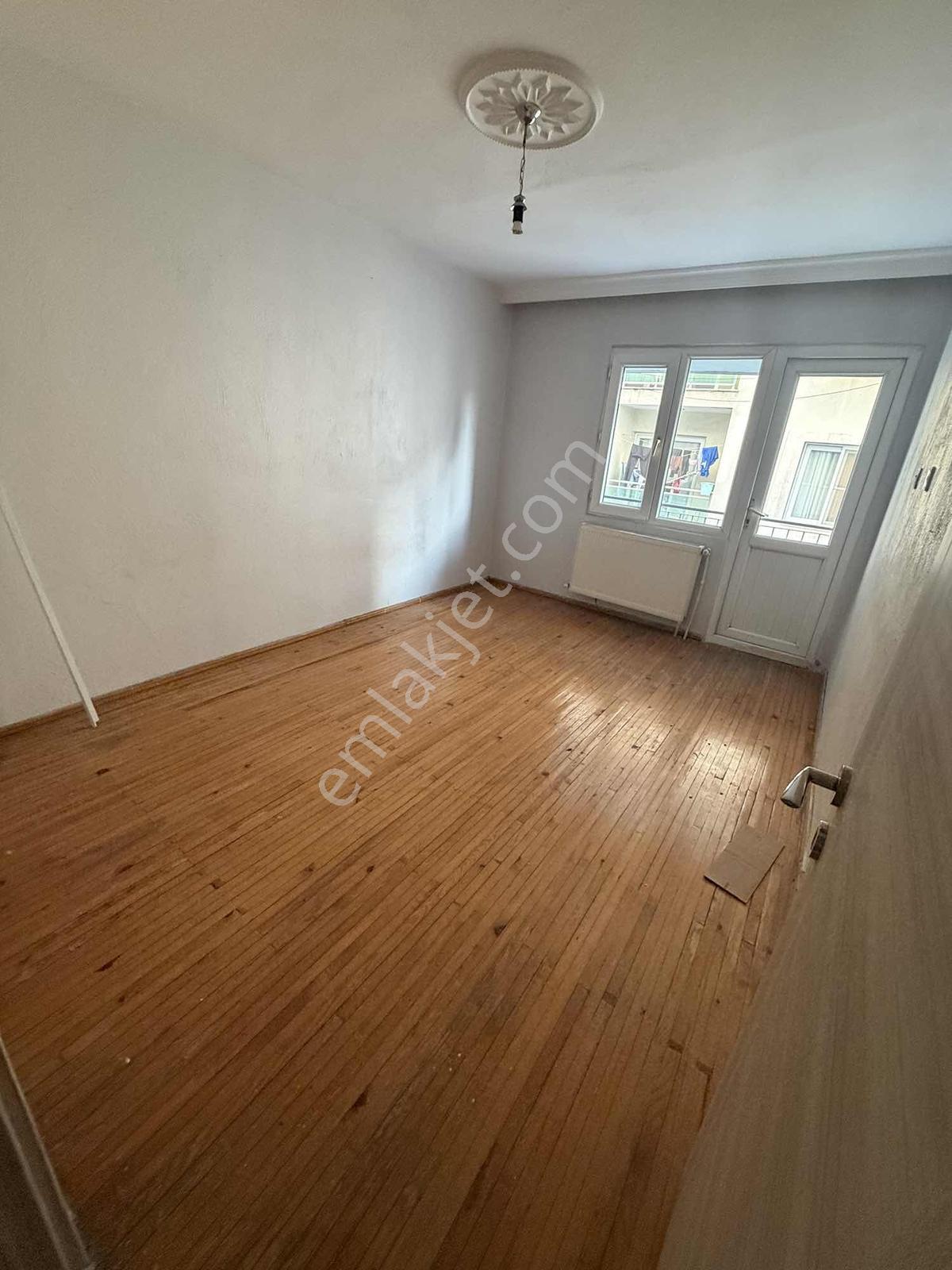 Mega Gayrimenkulden Bahçelievlerde Kiralık Ara Kat 3+1 Daire - Görsel 3