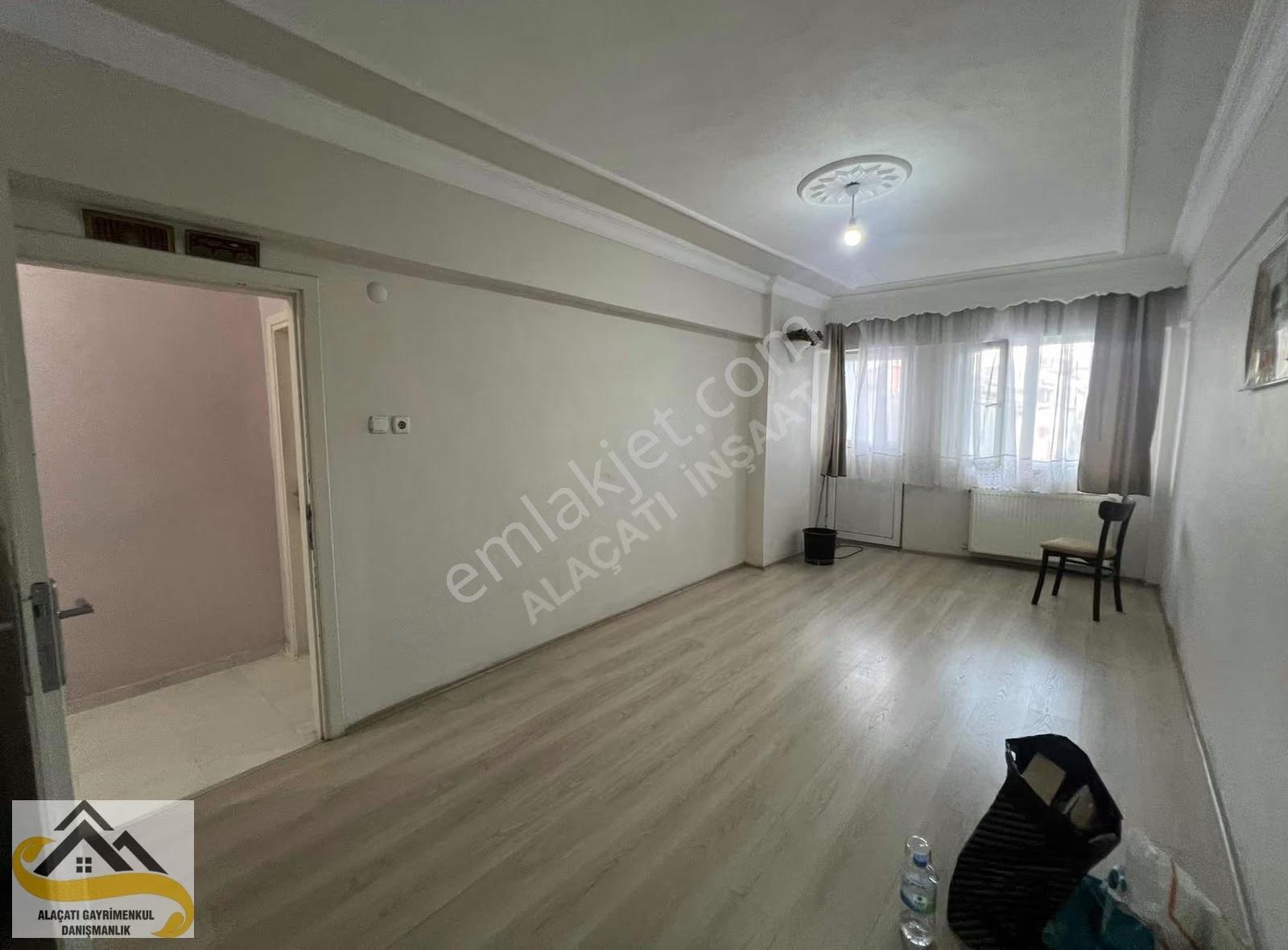 Alaçatı Dan Köşe Başı Bina Çift Cephe Kiralık 3.kat Daire 2+1 - Görsel 7