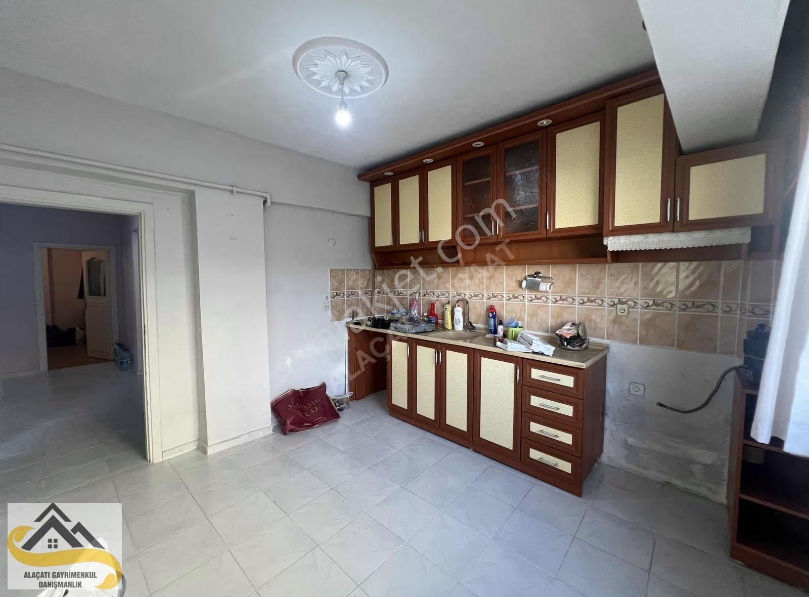 Alaçatı Dan Köşe Başı Bina Çift Cephe Kiralık 3.kat Daire 2+1 - Görsel 11