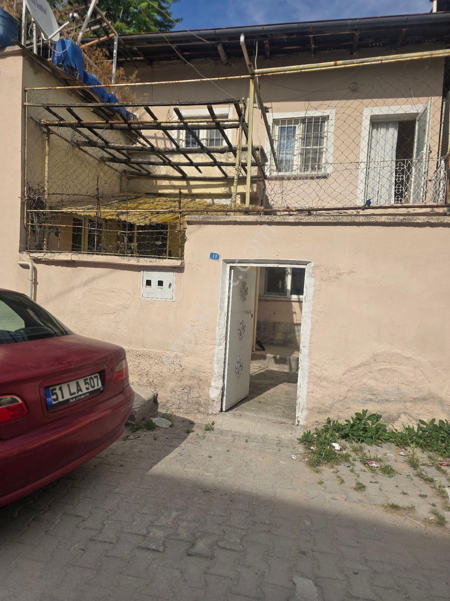 Niğde Bor Harım Mahallesinde Satılık 2 Katlı Müstakil Ev