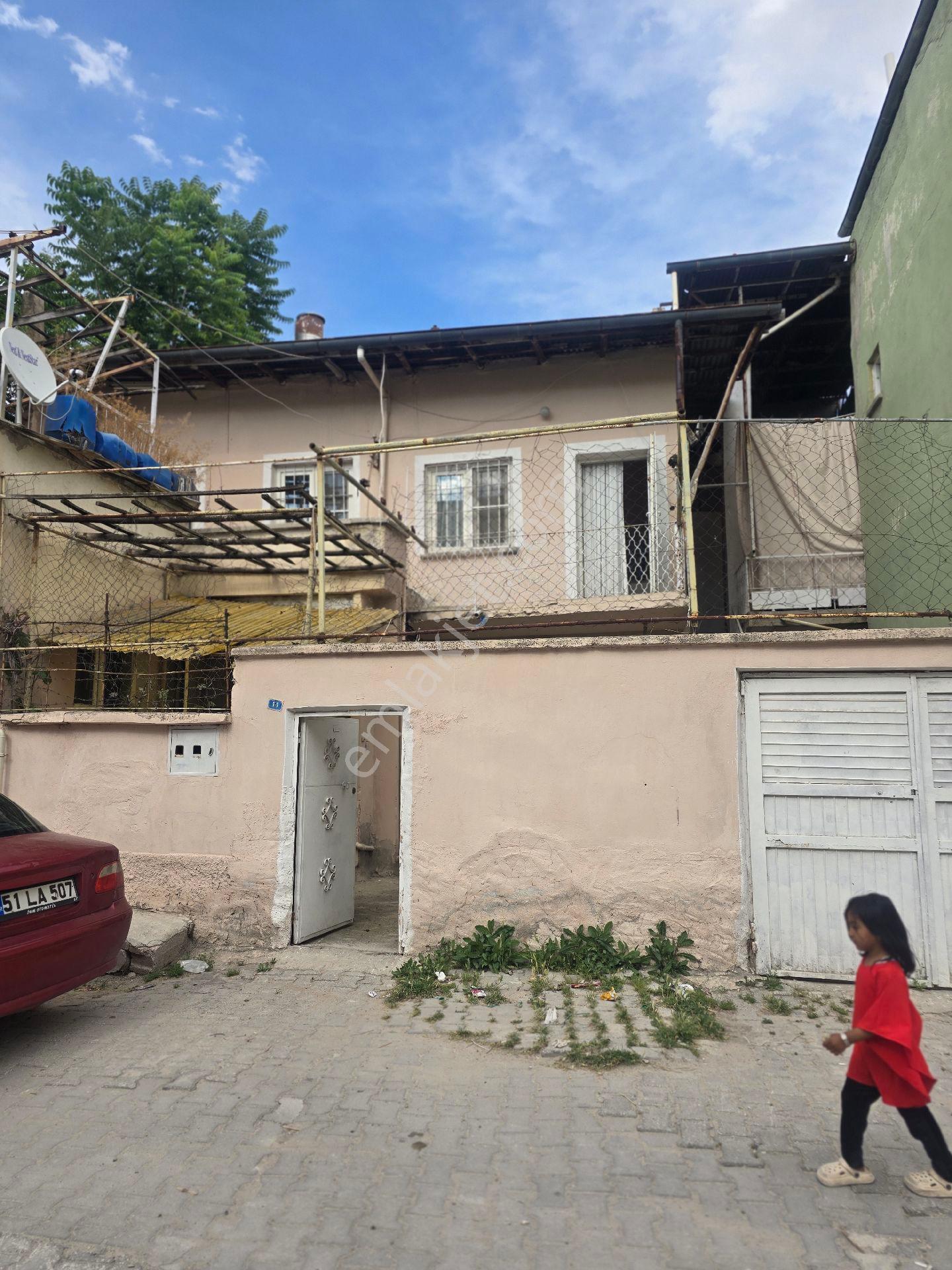 Niğde Bor Harım Mahallesinde Satılık 2 Katlı Müstakil Ev - Görsel 5