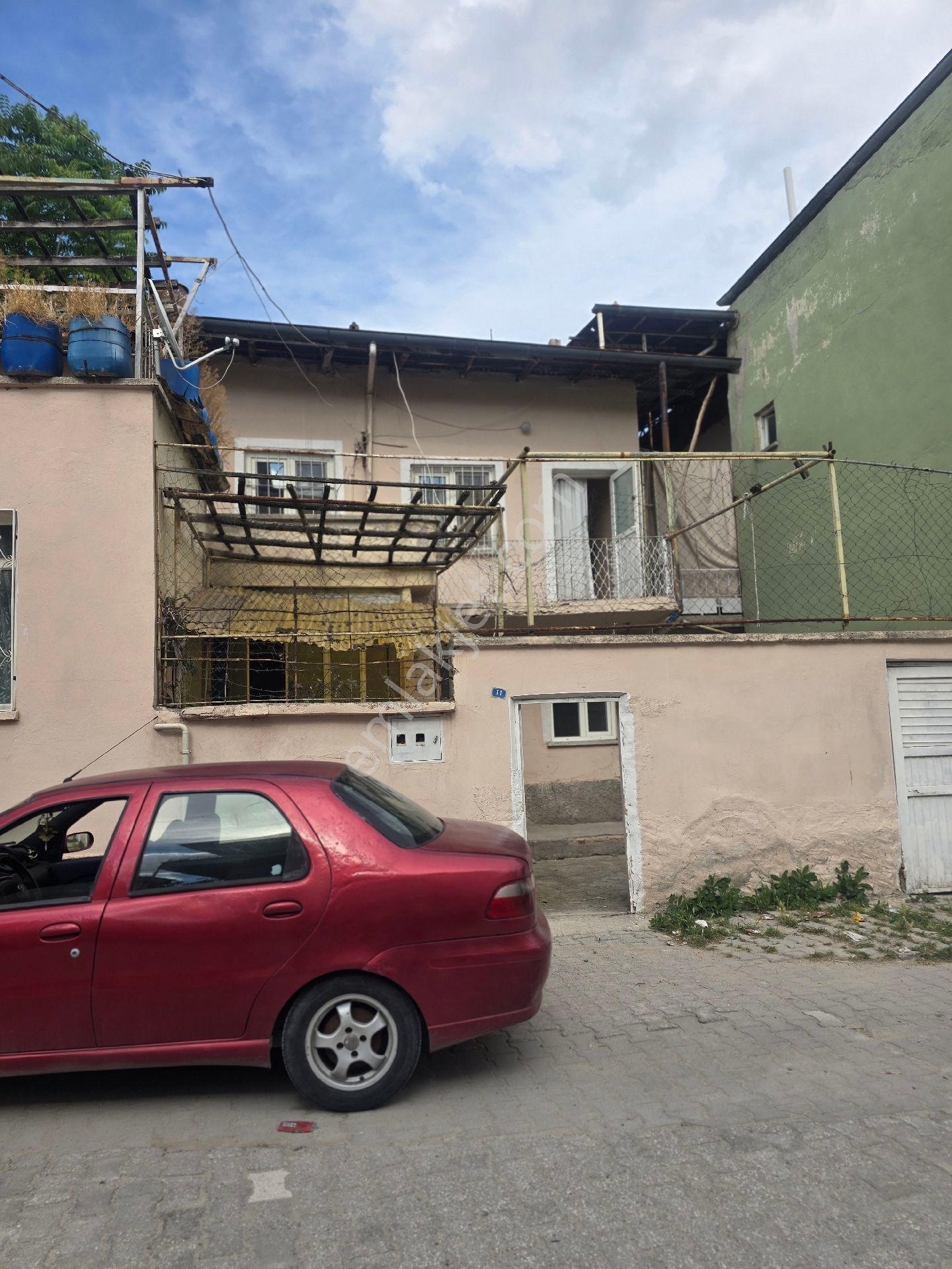 Niğde Bor Harım Mahallesinde Satılık 2 Katlı Müstakil Ev - Görsel 6