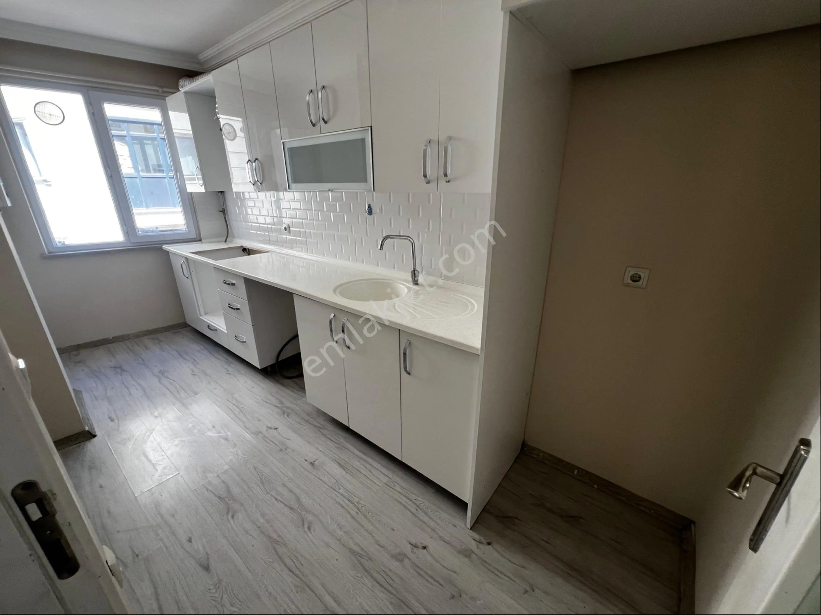 Mevlana Mh Adalet Sarayına 200mt Kiralık 2+1 Asansörlü Arakat Daire - Görsel 4