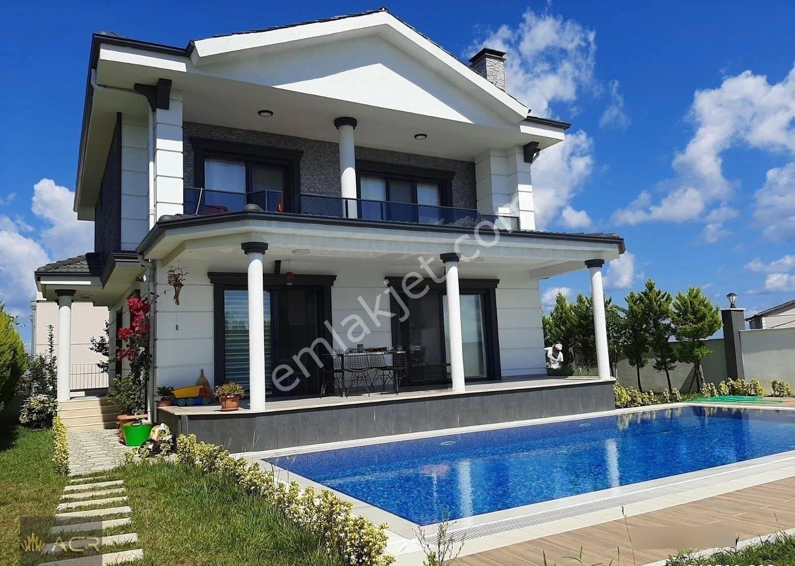 Acr Gyd'den Şile Balibey Mah.'de Deniz Manzaralı Satılık Villa