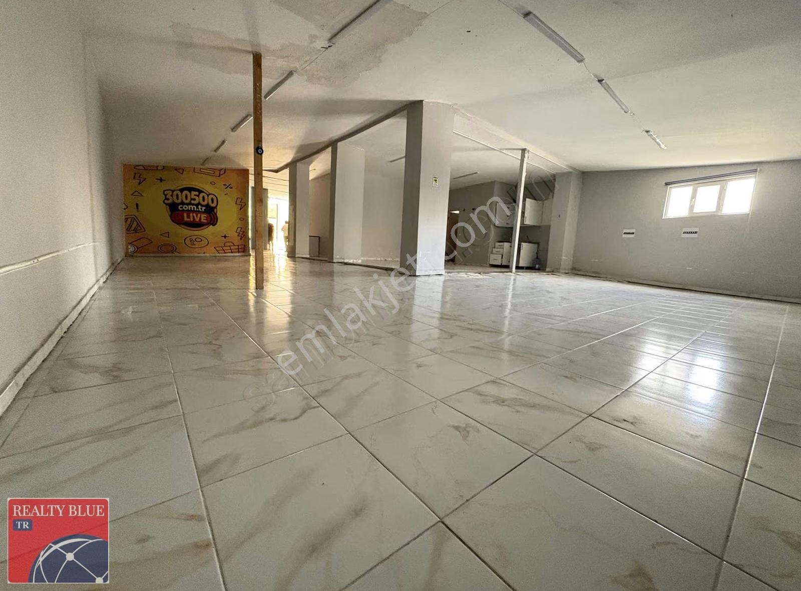 Sultanbeyli Cadde Üstünde Kiralık 270 M2 Dükkan