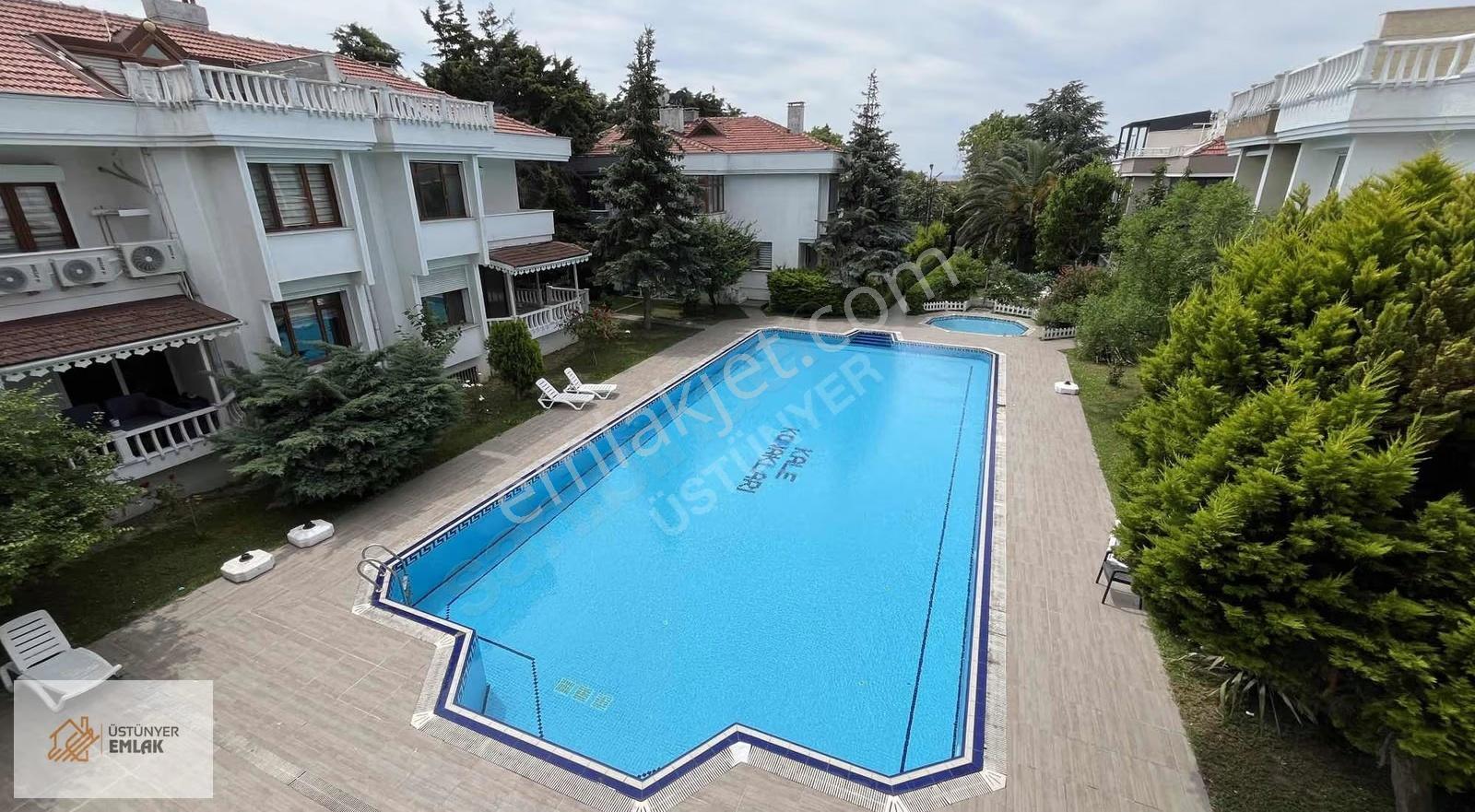 Güzelce Kale Konakları Sitesi'nde Kiralık 5+1 Eşyalı Villa