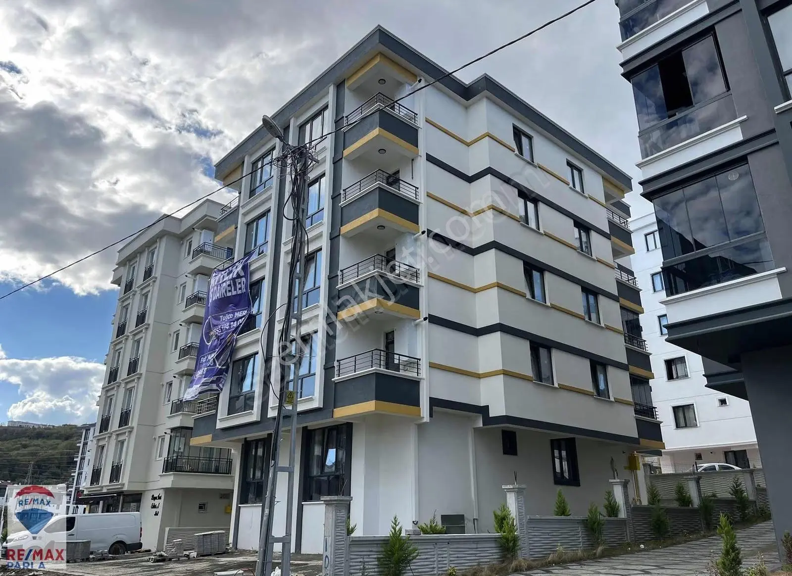 Bulvara İkinci Bina | Lüks Sıfır Eşyalı 1+1 | İlk Oturan Olun!