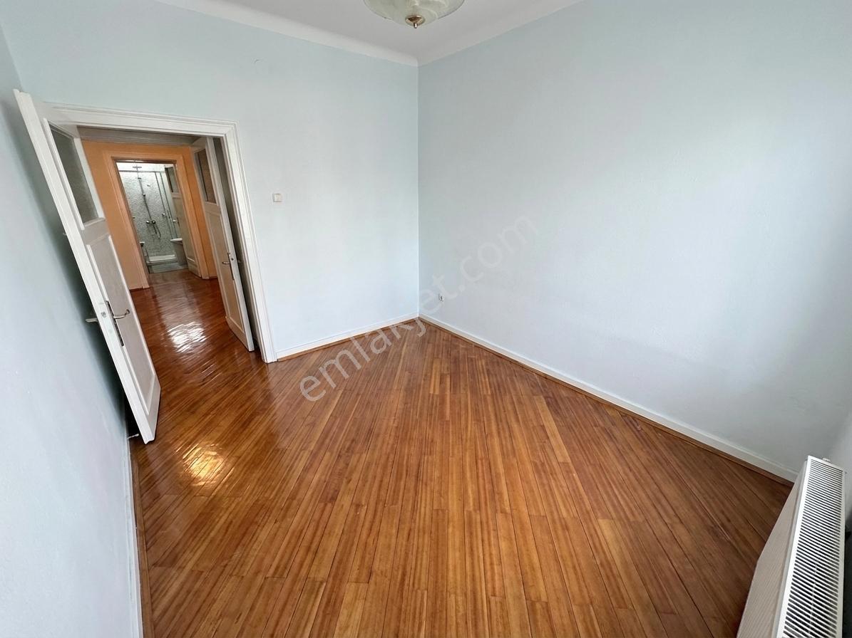 Kennedy Caddesi Üzerinde Prestijli Konumda Kiralık Daire - Görsel 9