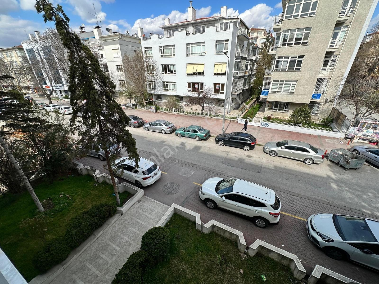 Kennedy Caddesi Üzerinde Prestijli Konumda Kiralık Daire