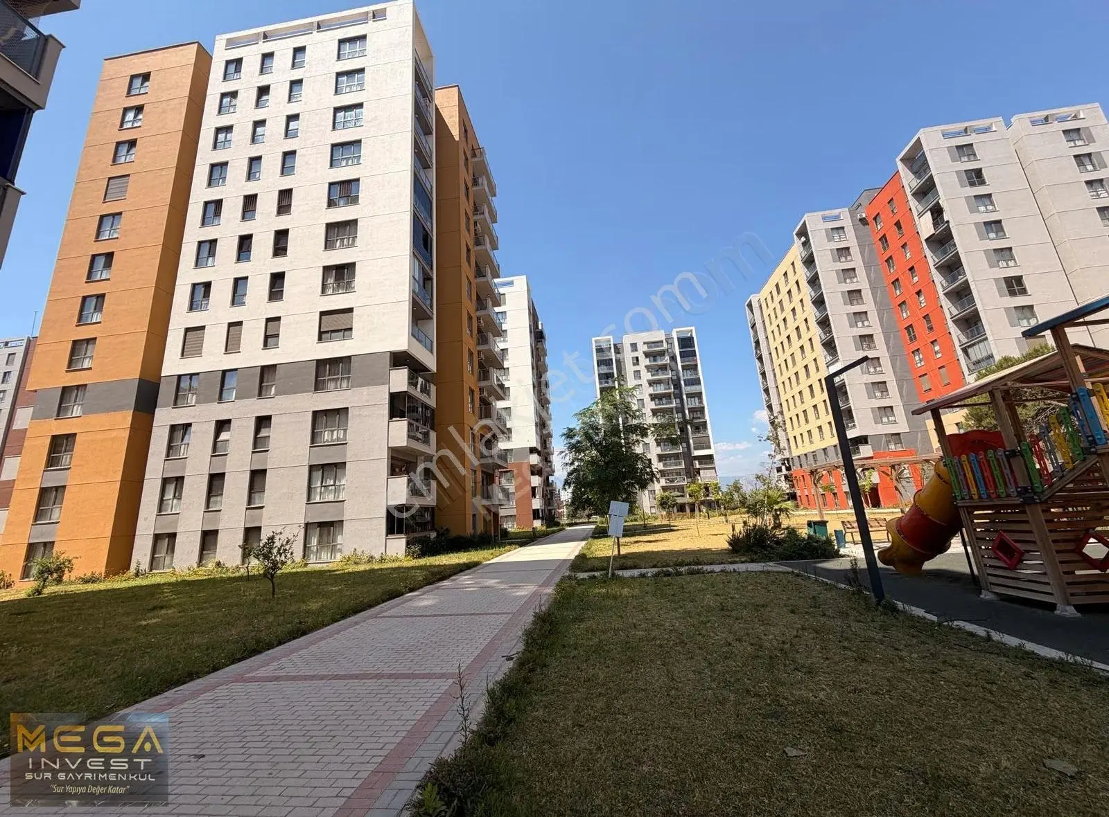Mega İnvest'den Sur Yapı'da Ful Eşyalı Kiralık 1+1 72 M2 Daire