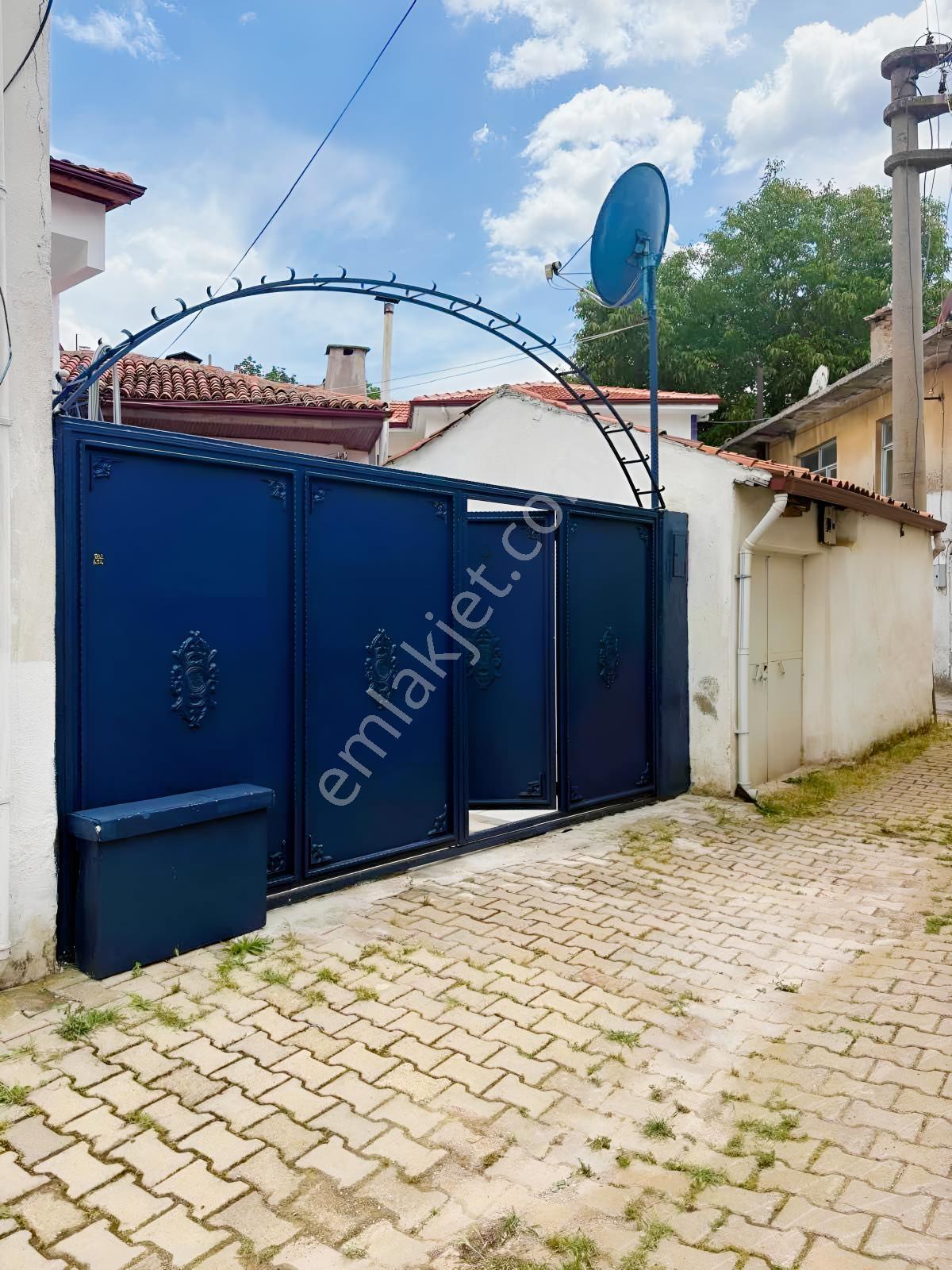 Muğla Yeşilyurt Mahallesi'nde Satılık Müstakil Bahçeli Taş Ev