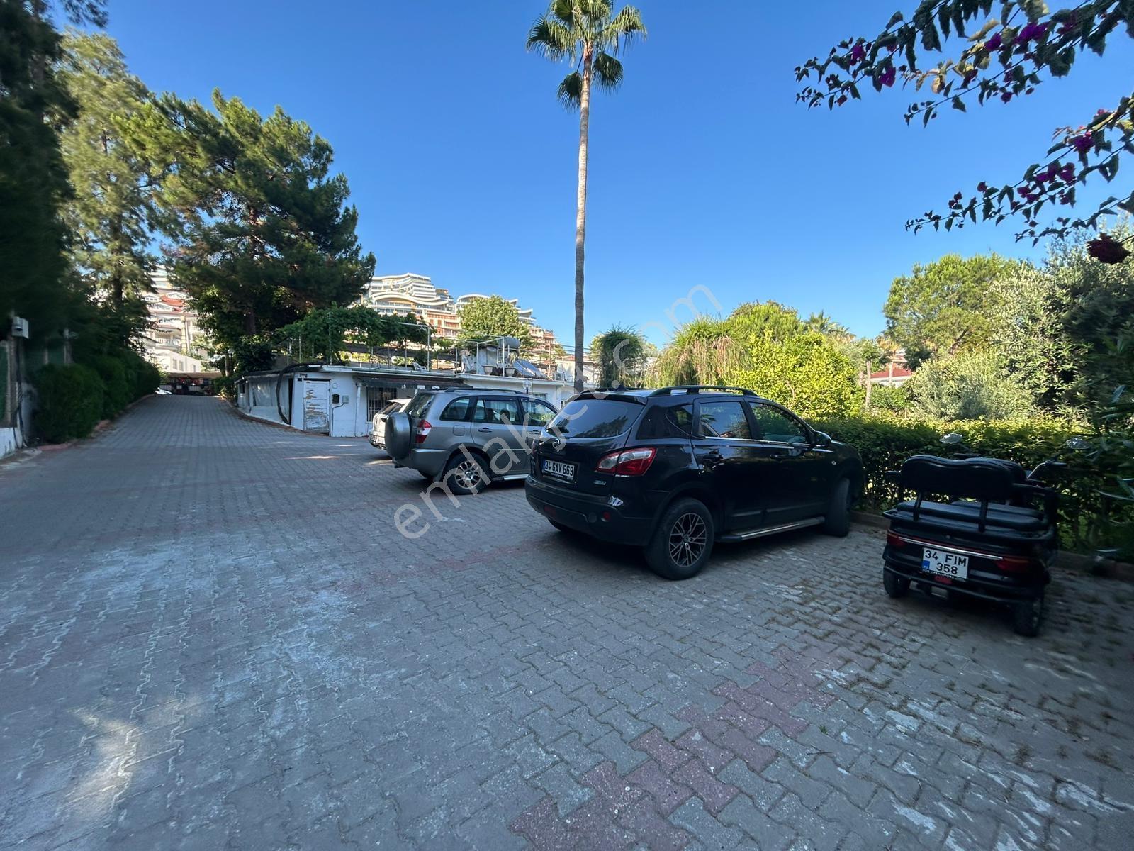 Alanya Konaklıda Denize Sıfır Site İçinde Satılık Lüks 4+1 Villa - Görsel 32